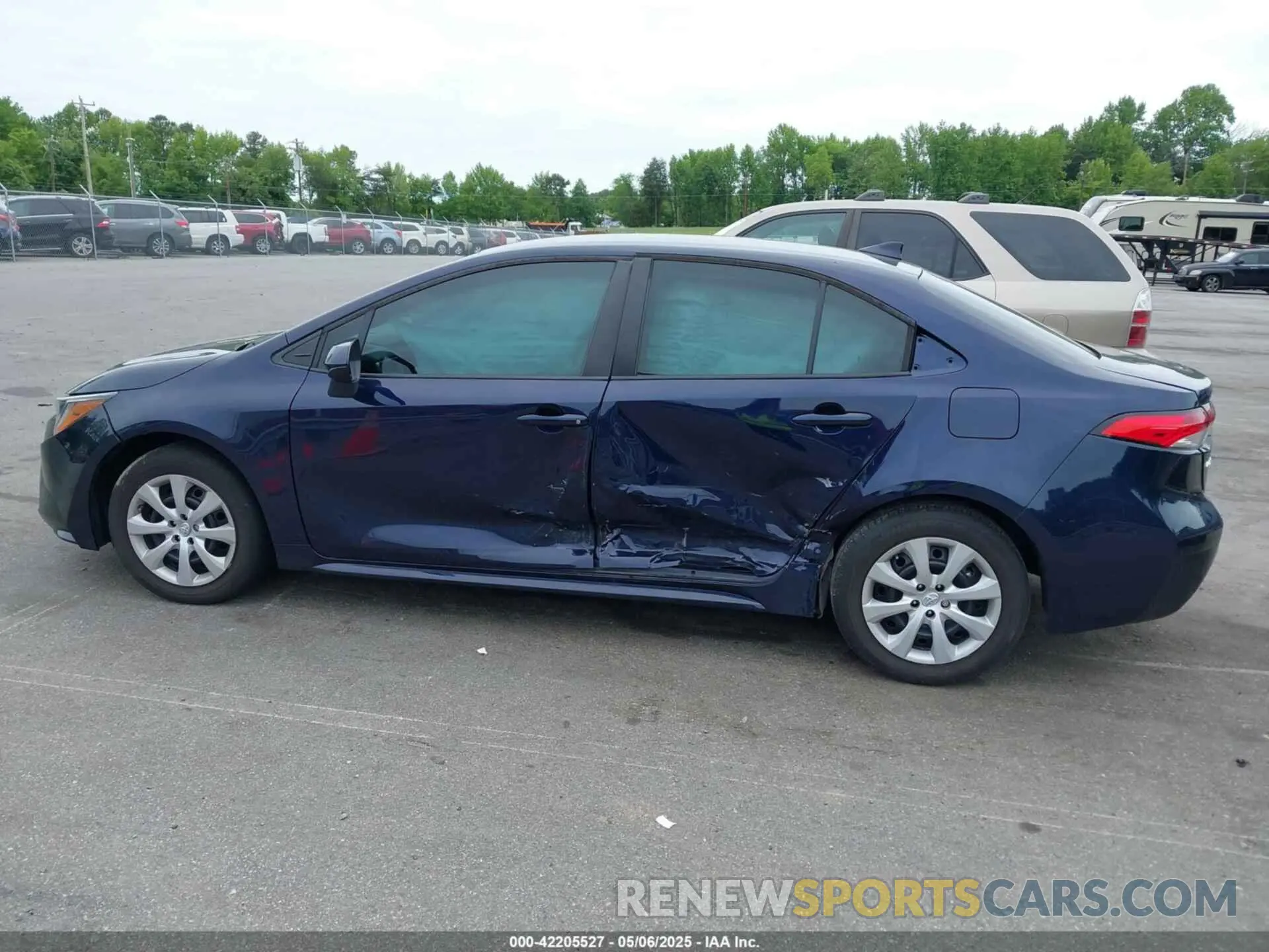 14 Photograph of a damaged car 5YFEPMAE6NP328569 TOYOTA COROLLA 2022