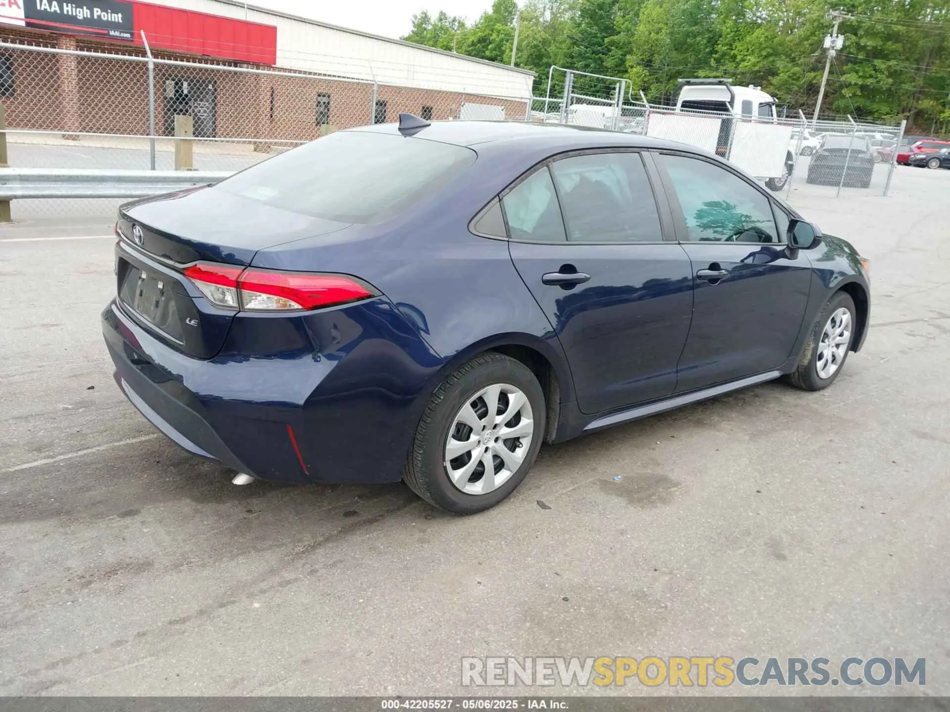 4 Photograph of a damaged car 5YFEPMAE6NP328569 TOYOTA COROLLA 2022