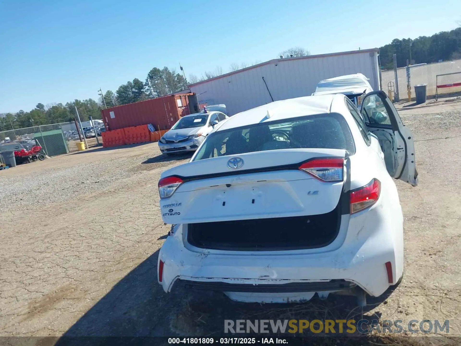 17 Photograph of a damaged car 5YFEPMAE6NP328636 TOYOTA COROLLA 2022
