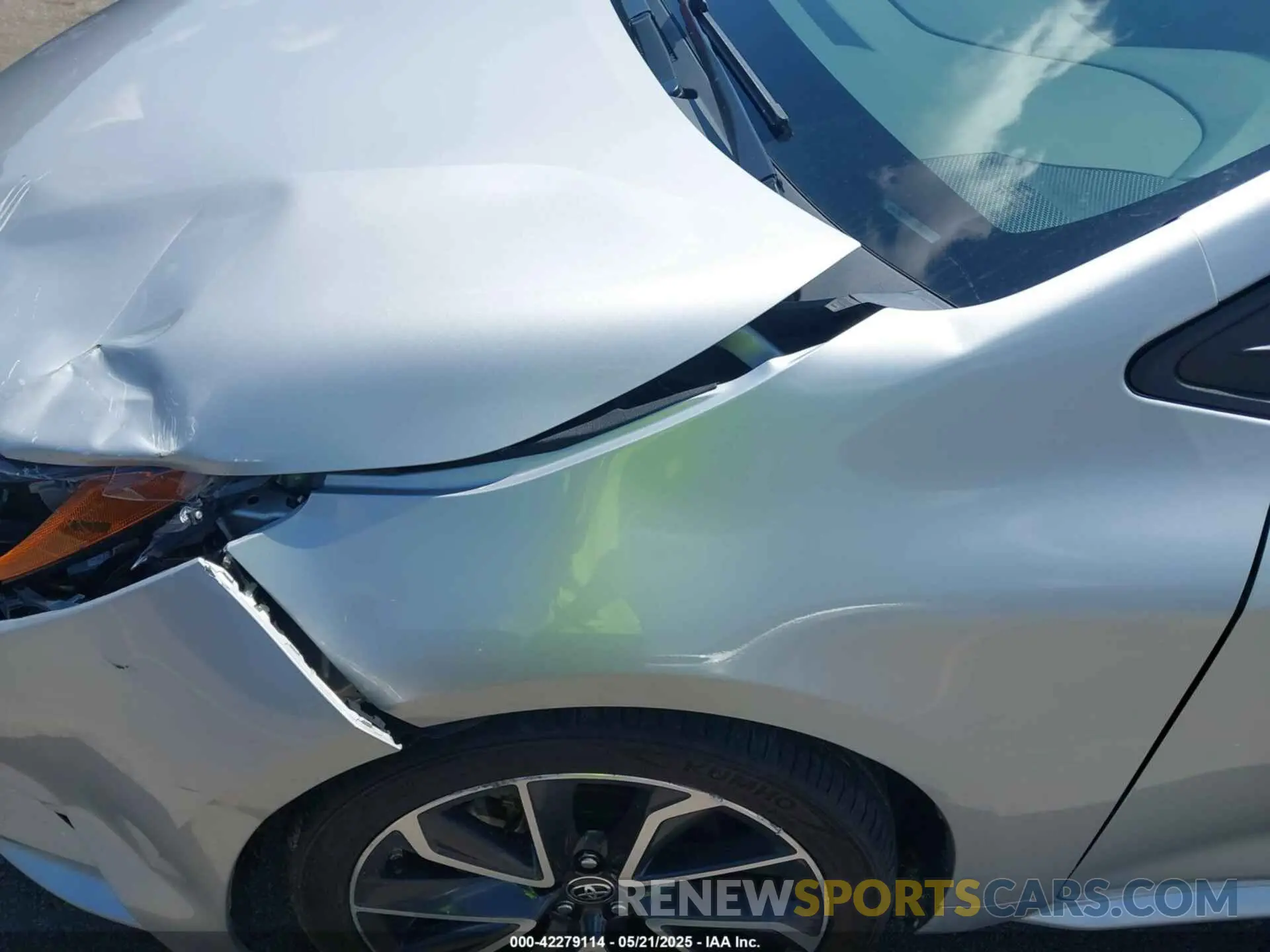 18 Photograph of a damaged car 5YFEPMAE6NP337949 TOYOTA COROLLA 2022