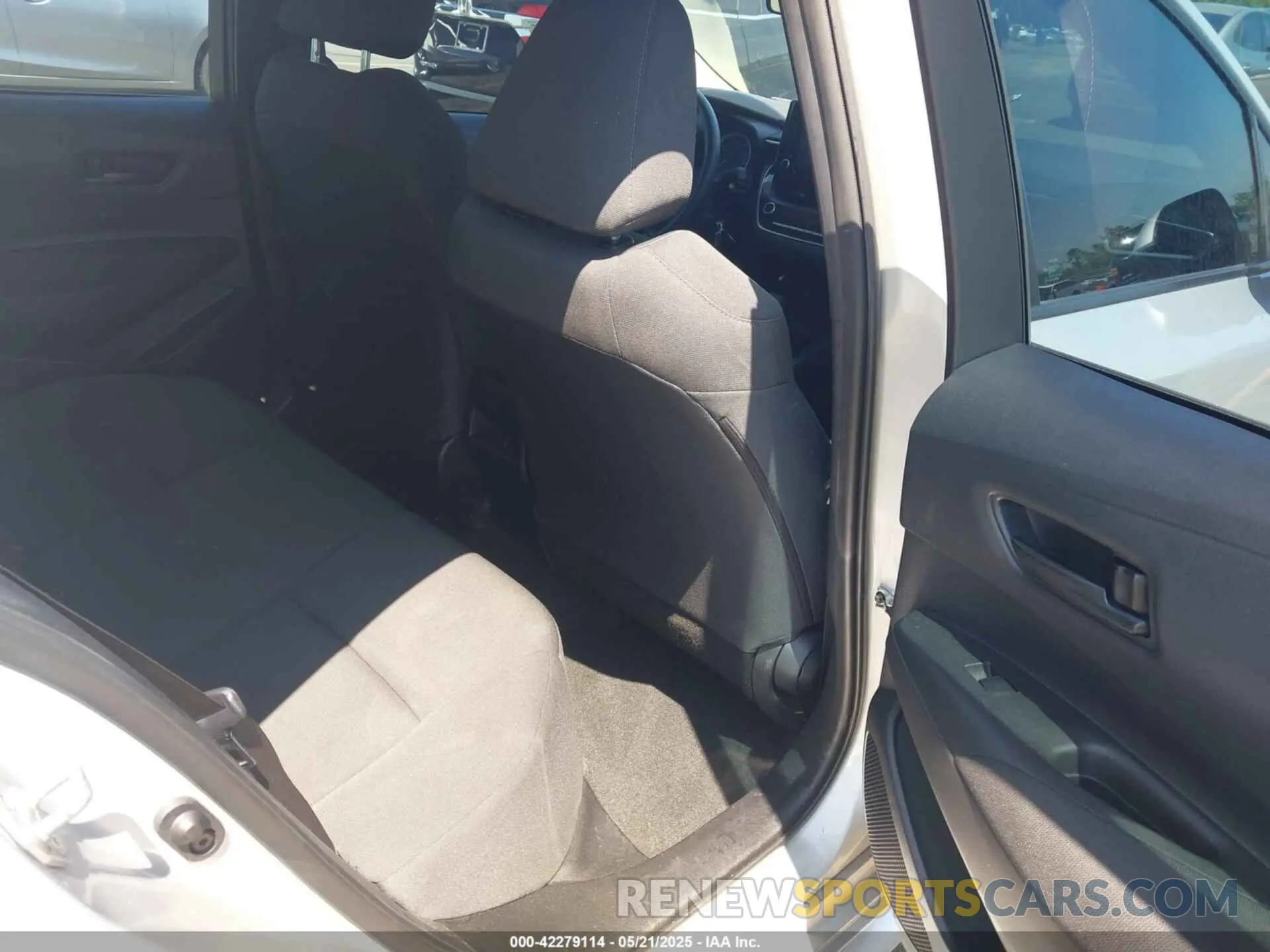 8 Photograph of a damaged car 5YFEPMAE6NP337949 TOYOTA COROLLA 2022