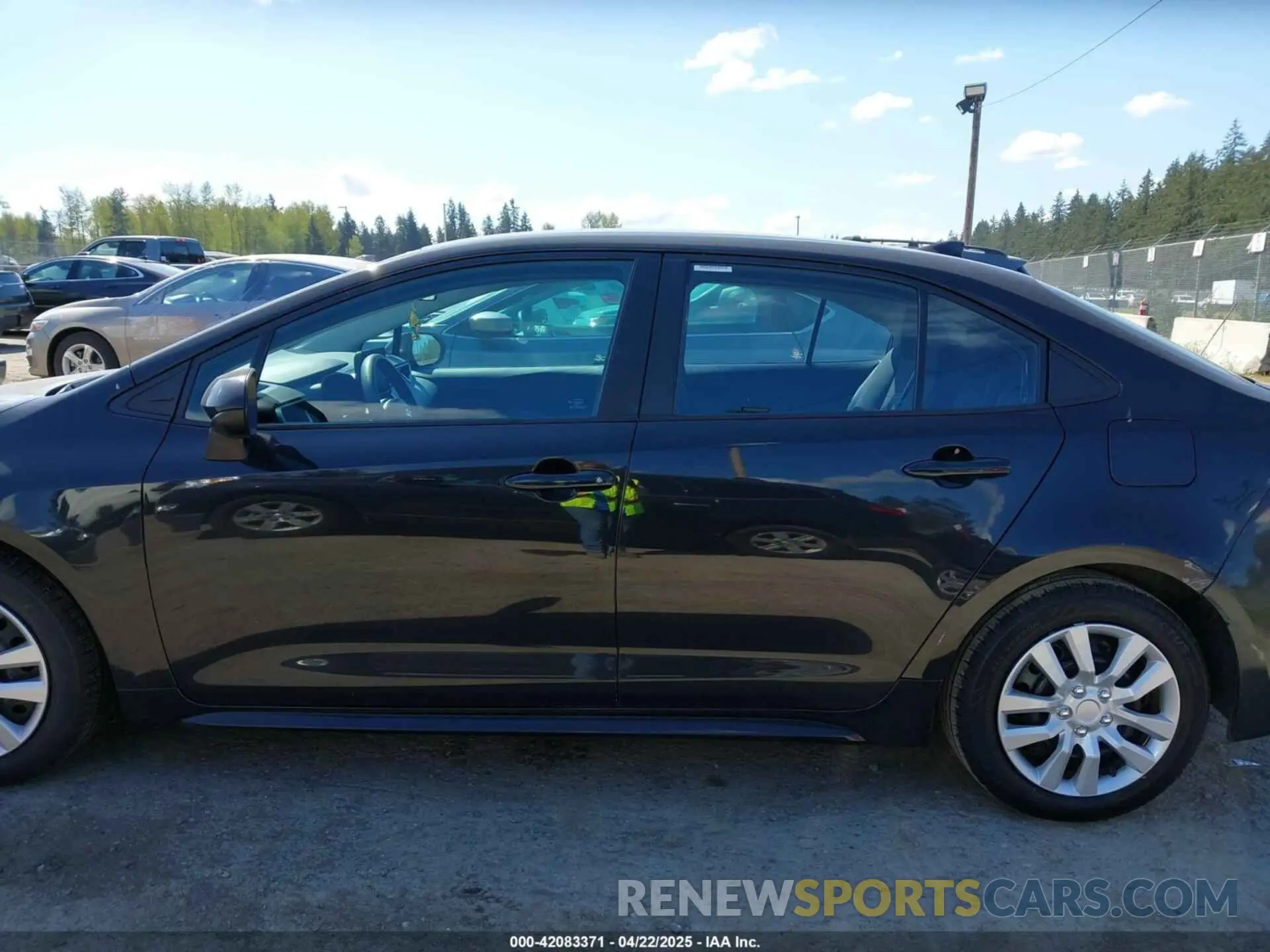 14 Photograph of a damaged car 5YFEPMAE6NP341743 TOYOTA COROLLA 2022