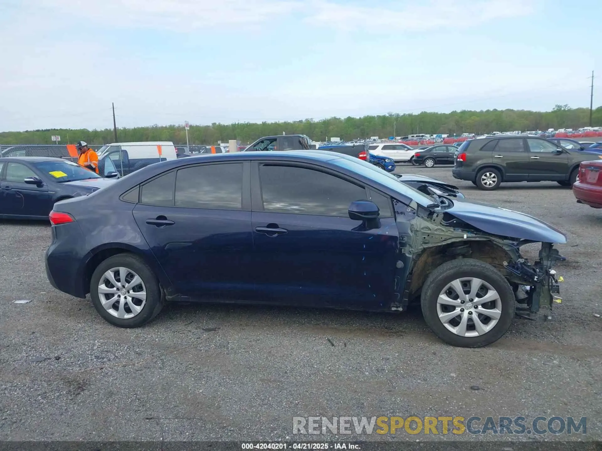 13 Photograph of a damaged car 5YFEPMAE6NP347039 TOYOTA COROLLA 2022