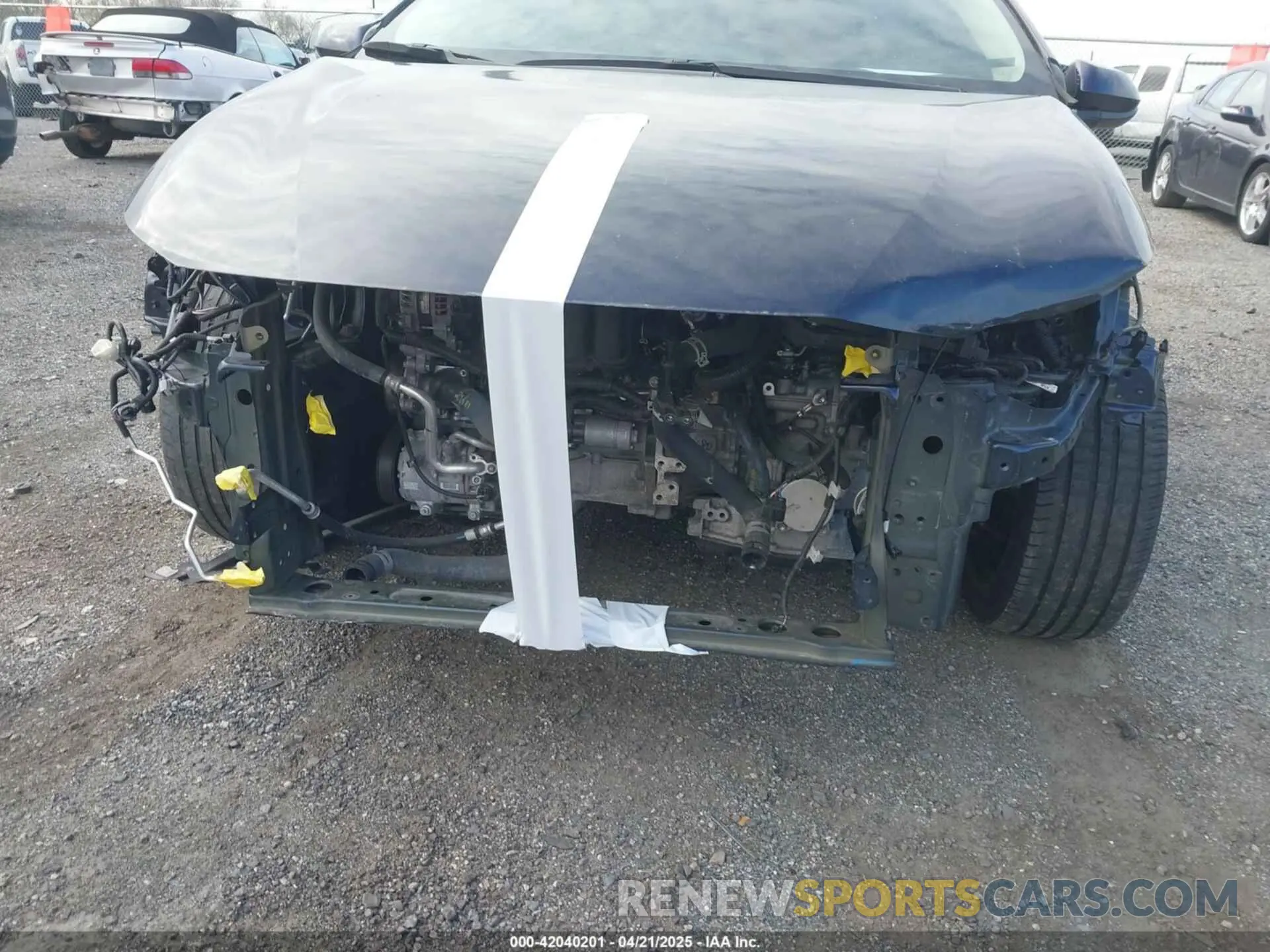 17 Photograph of a damaged car 5YFEPMAE6NP347039 TOYOTA COROLLA 2022