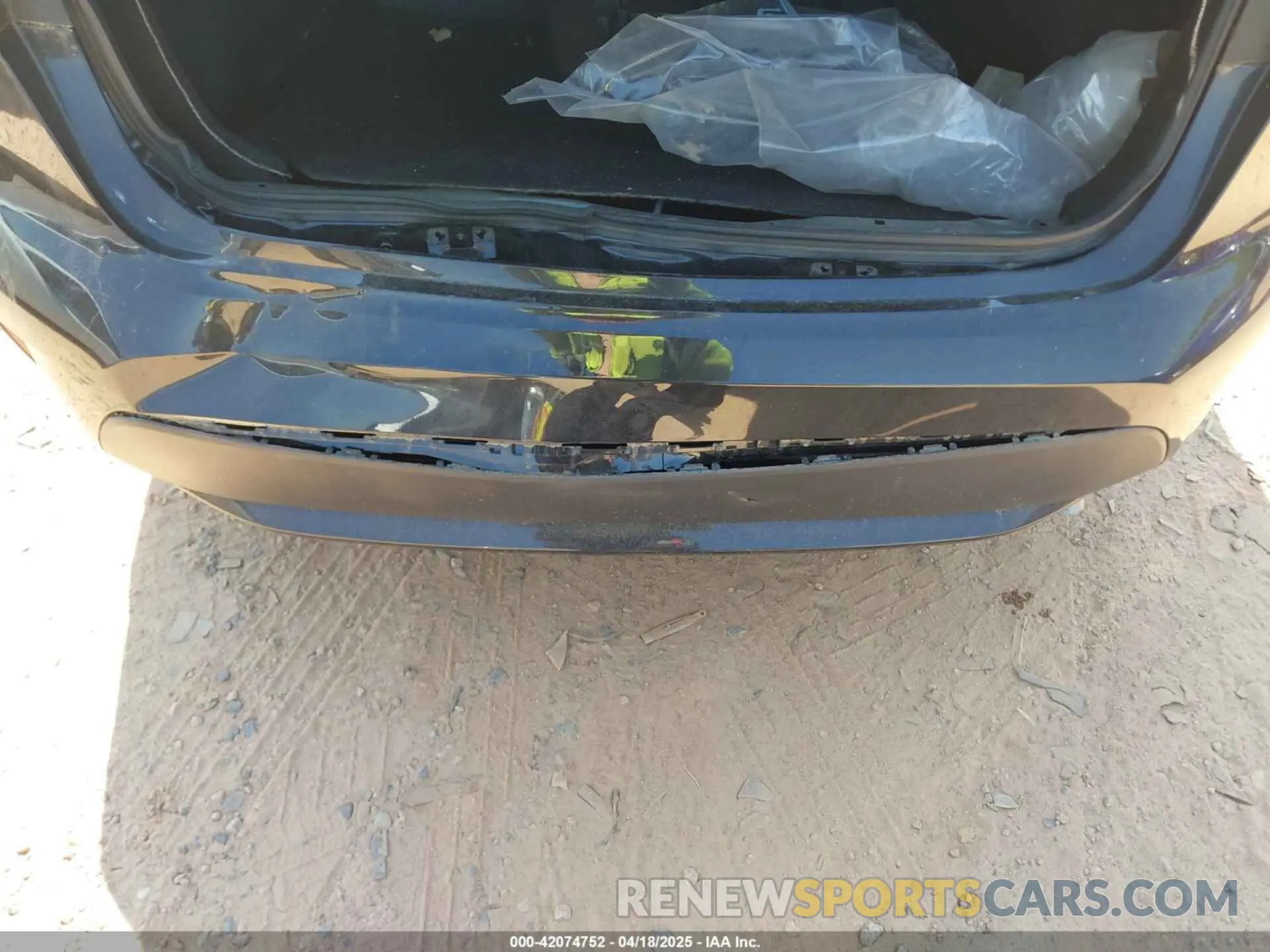 18 Photograph of a damaged car 5YFEPMAE6NP360972 TOYOTA COROLLA 2022