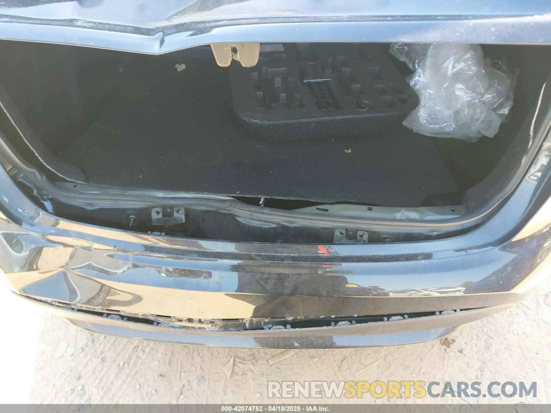 19 Photograph of a damaged car 5YFEPMAE6NP360972 TOYOTA COROLLA 2022