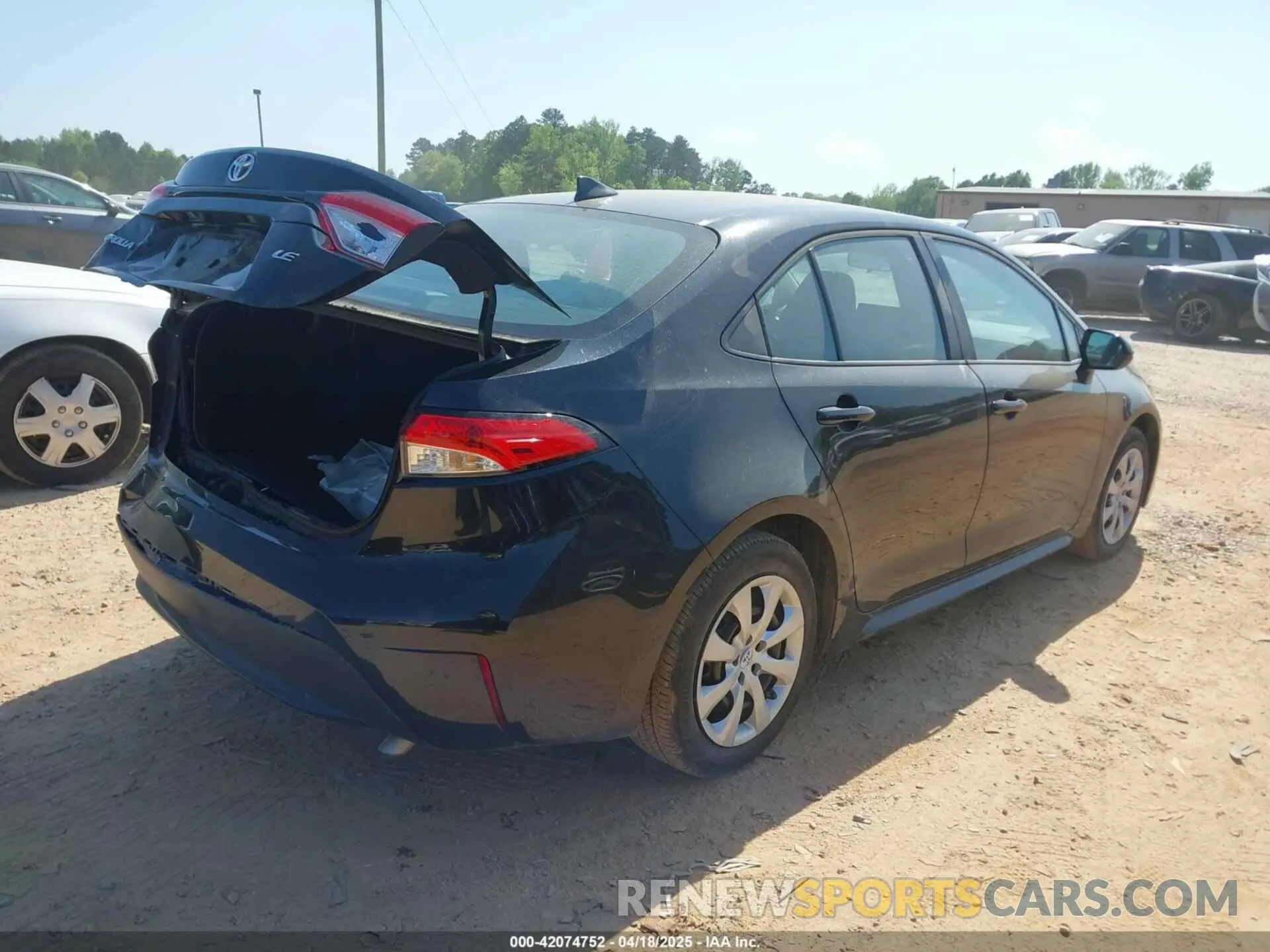 4 Photograph of a damaged car 5YFEPMAE6NP360972 TOYOTA COROLLA 2022
