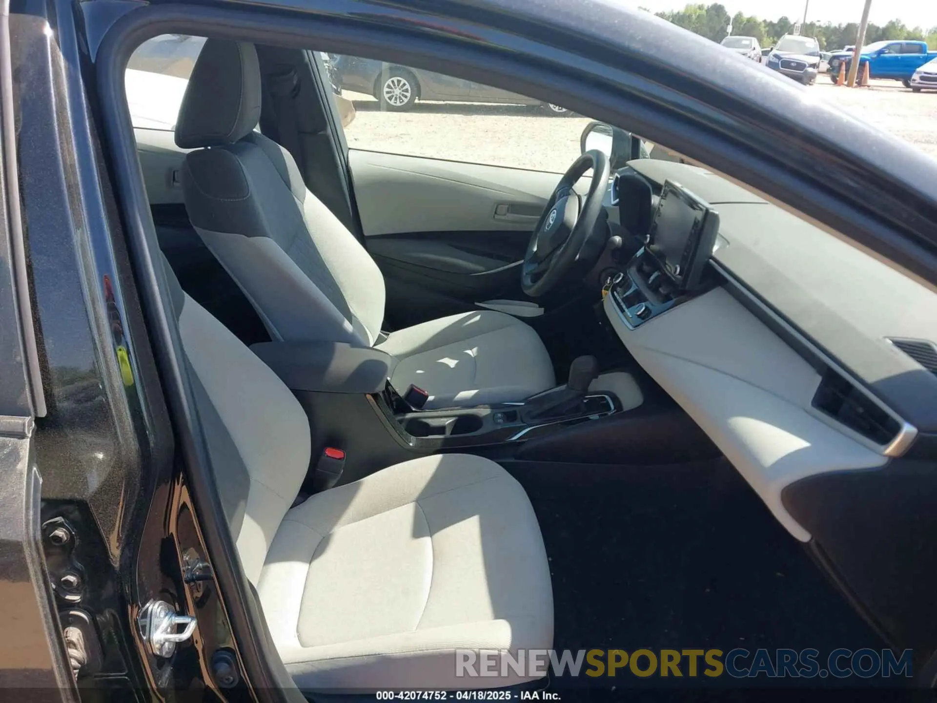 5 Photograph of a damaged car 5YFEPMAE6NP360972 TOYOTA COROLLA 2022