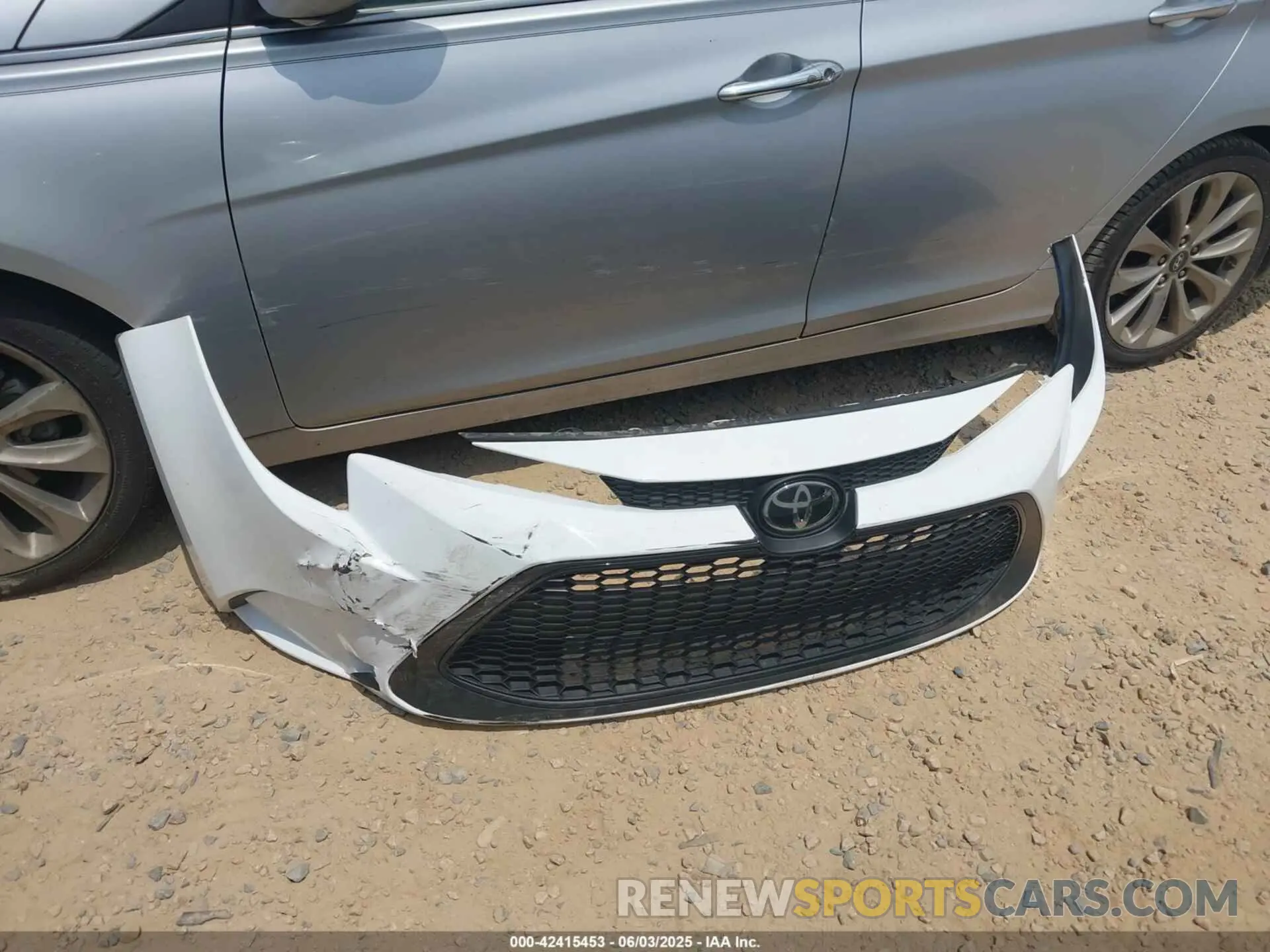 12 Photograph of a damaged car 5YFEPMAE6NP371549 TOYOTA COROLLA 2022