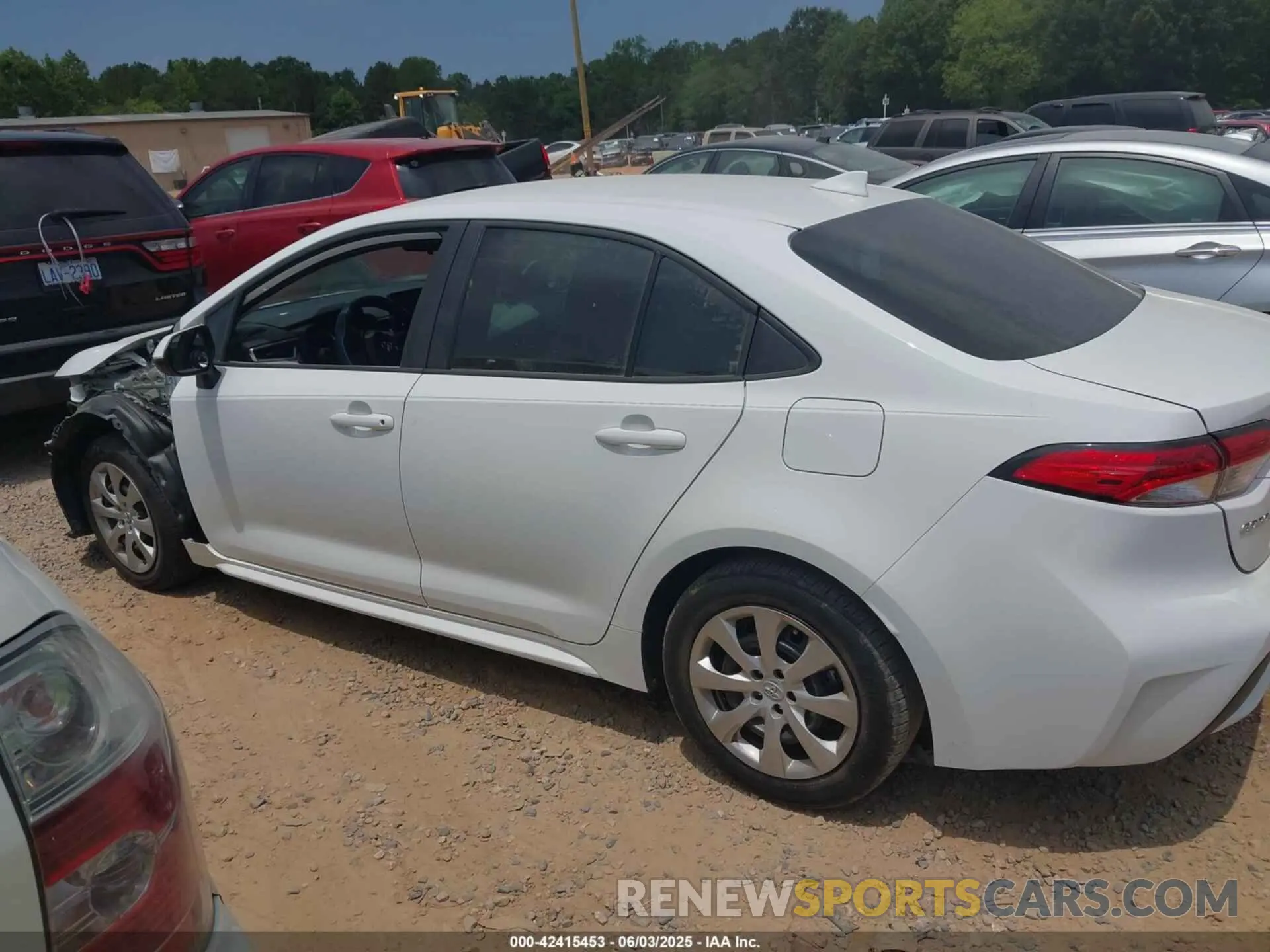 15 Photograph of a damaged car 5YFEPMAE6NP371549 TOYOTA COROLLA 2022