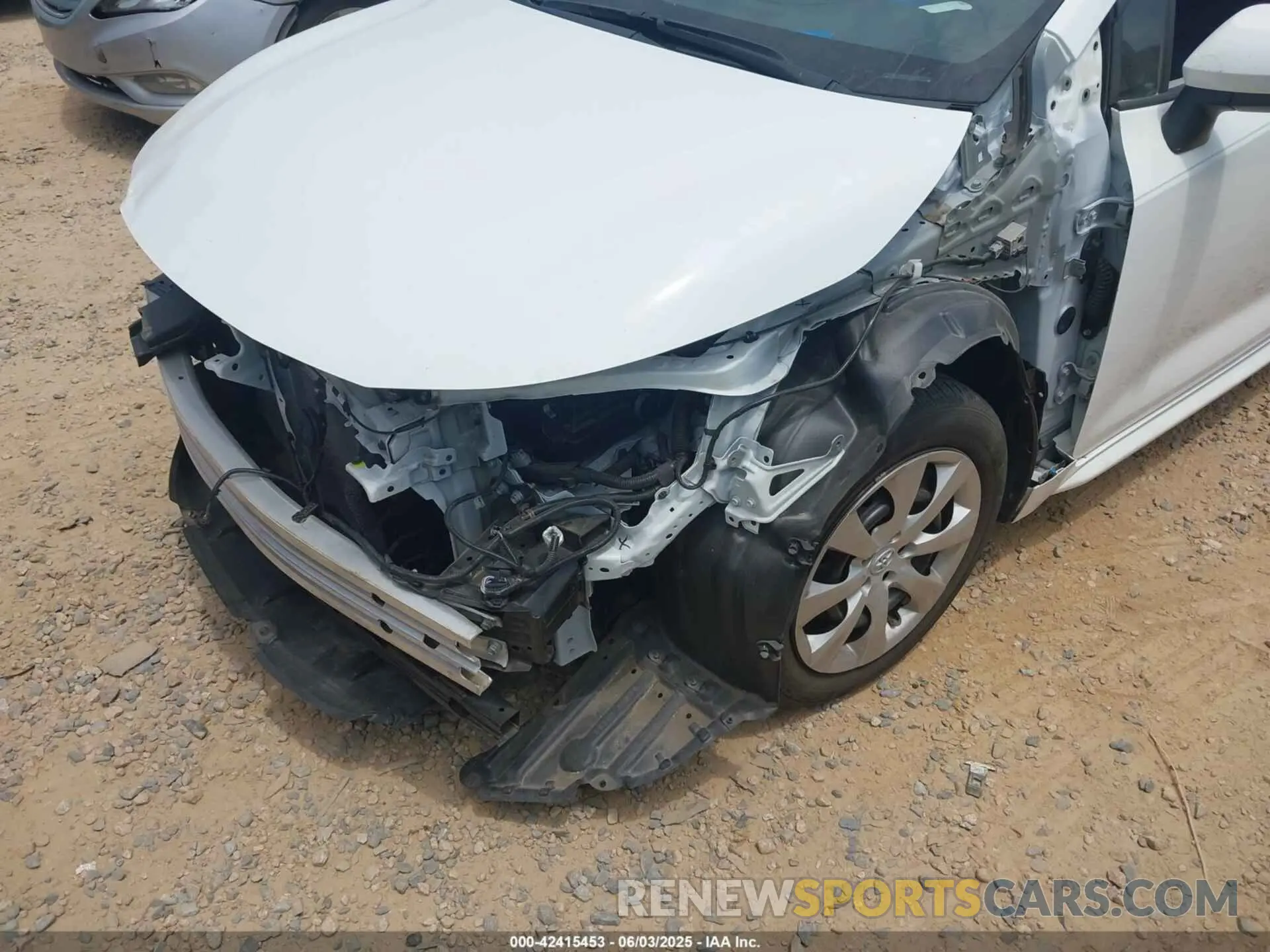 18 Photograph of a damaged car 5YFEPMAE6NP371549 TOYOTA COROLLA 2022