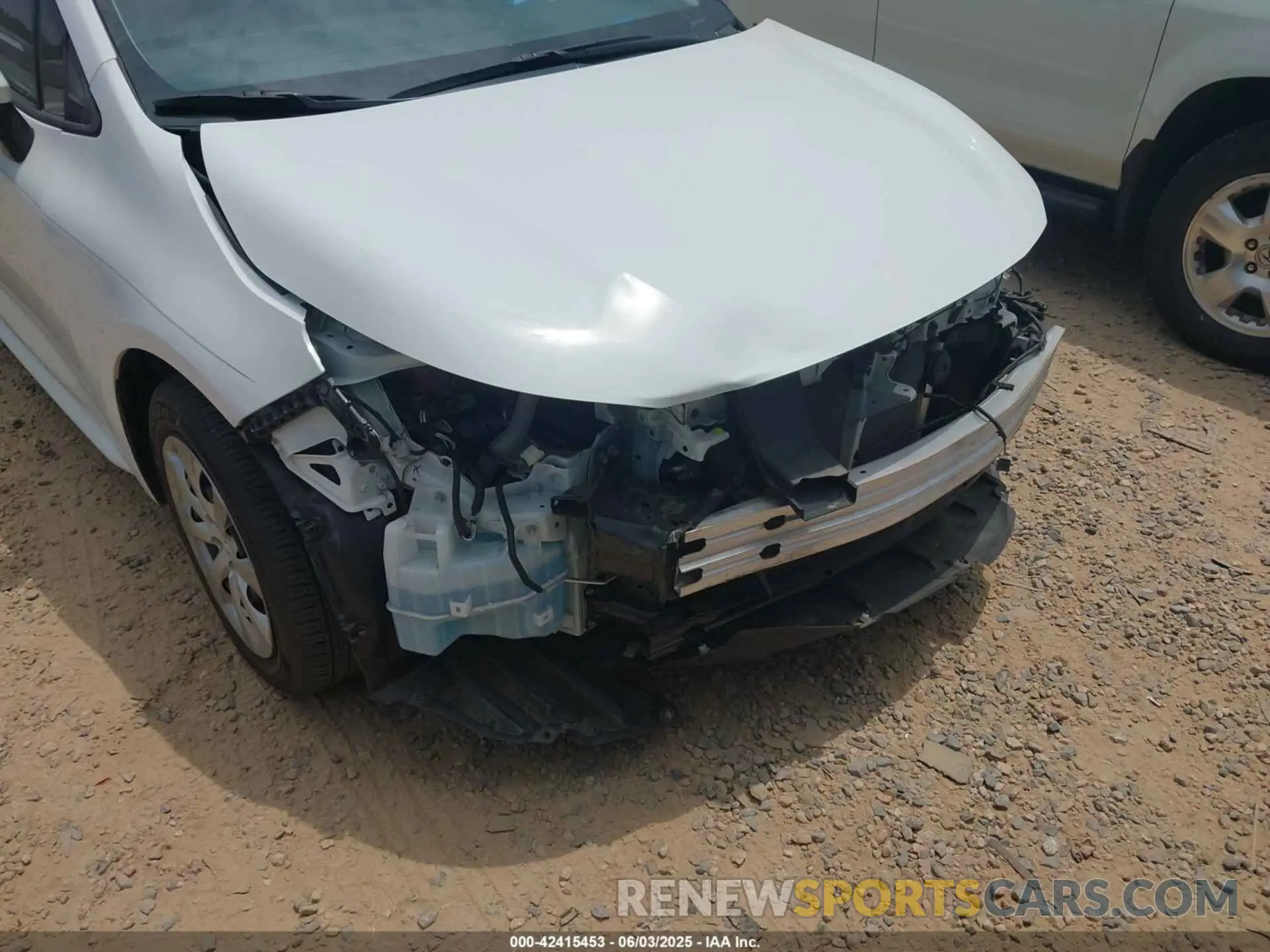 6 Photograph of a damaged car 5YFEPMAE6NP371549 TOYOTA COROLLA 2022