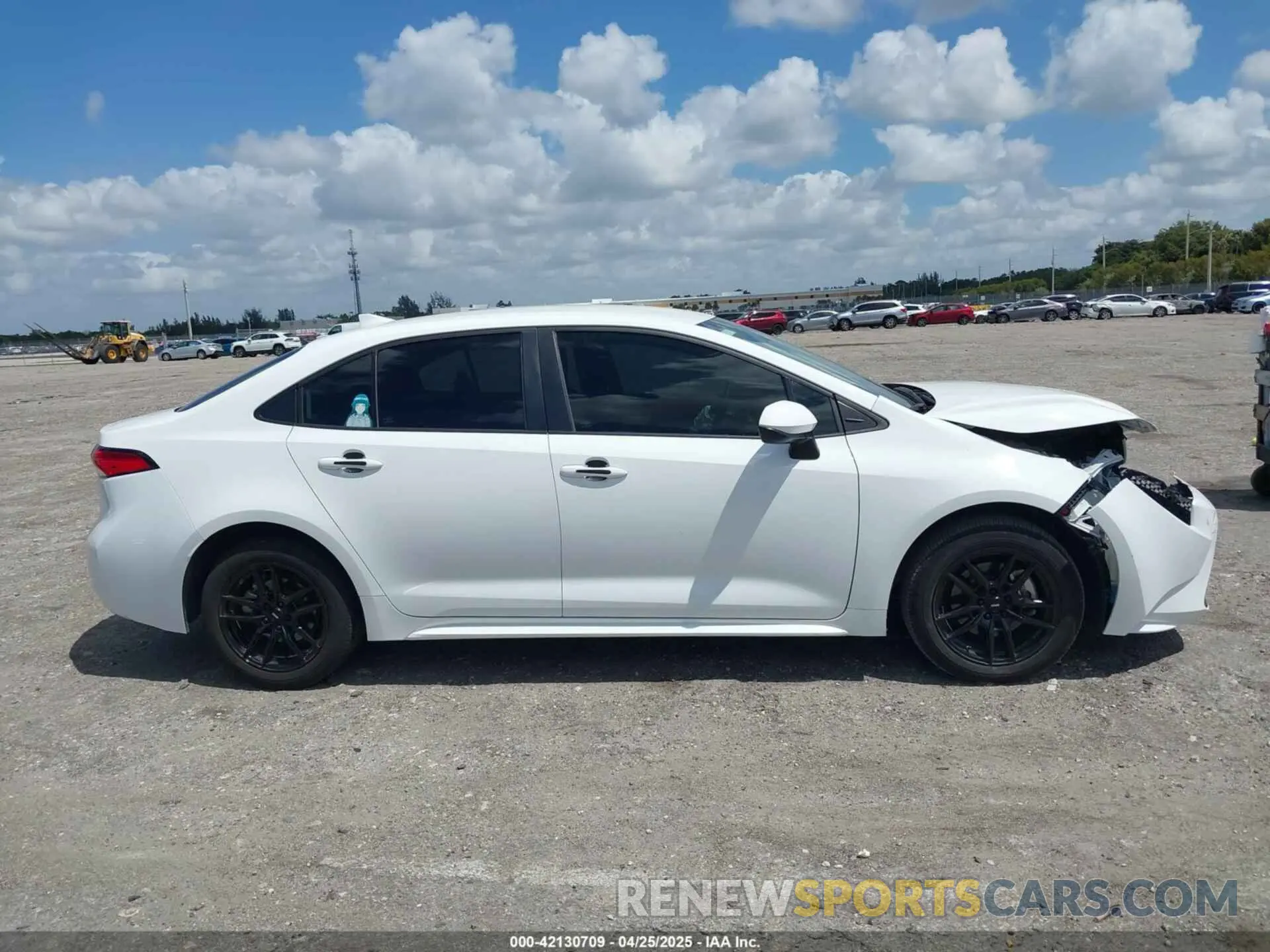 13 Photograph of a damaged car 5YFEPMAE6NP389890 TOYOTA COROLLA 2022