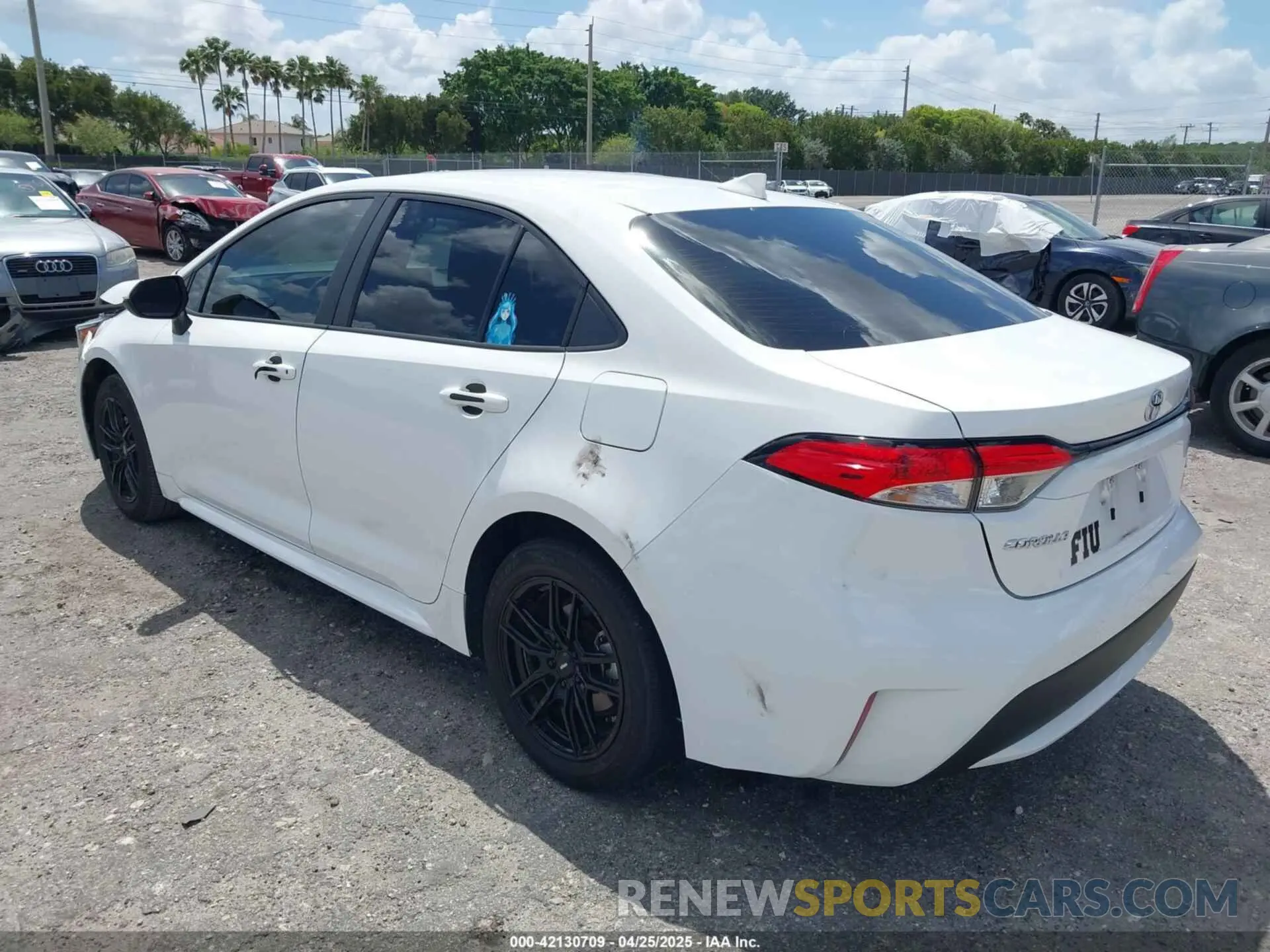3 Photograph of a damaged car 5YFEPMAE6NP389890 TOYOTA COROLLA 2022