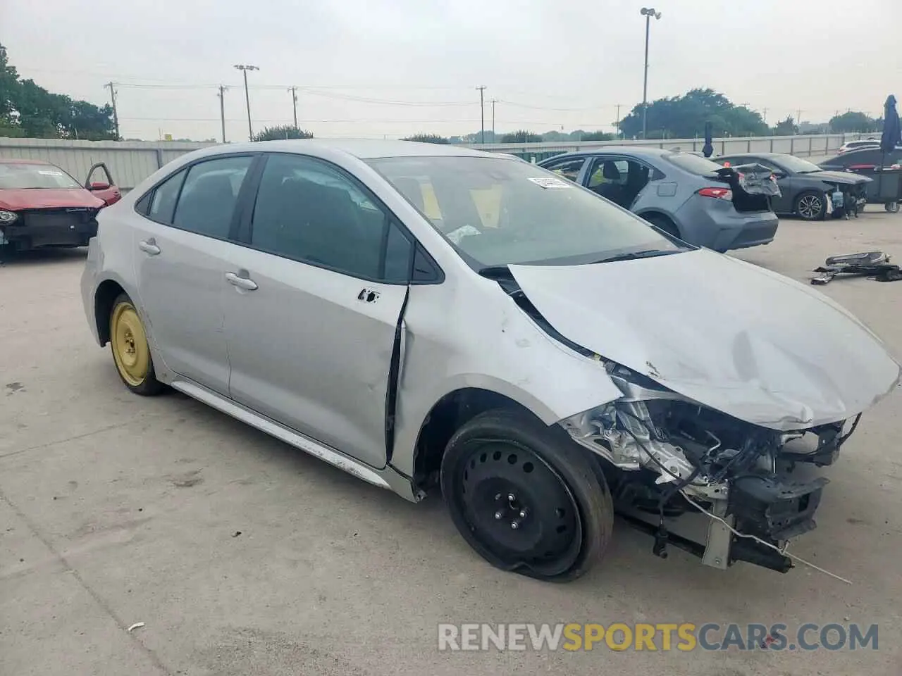 4 Photograph of a damaged car 5YFEPMAE7NP272013 TOYOTA COROLLA 2022
