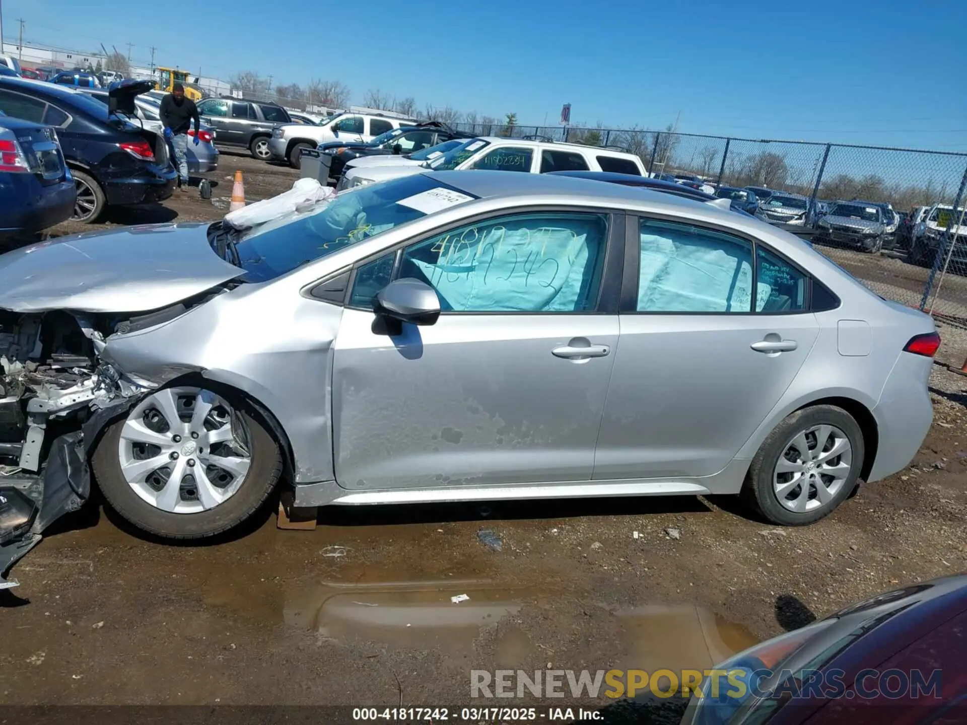 14 Photograph of a damaged car 5YFEPMAE7NP275266 TOYOTA COROLLA 2022