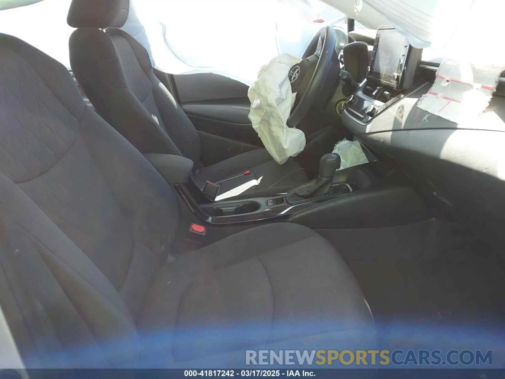 5 Photograph of a damaged car 5YFEPMAE7NP275266 TOYOTA COROLLA 2022