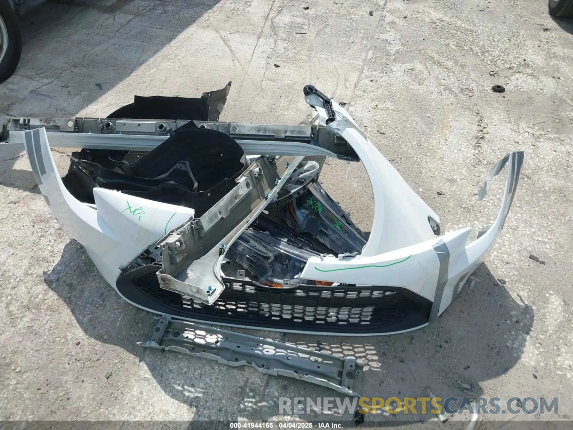 12 Photograph of a damaged car 5YFEPMAE7NP275963 TOYOTA COROLLA 2022