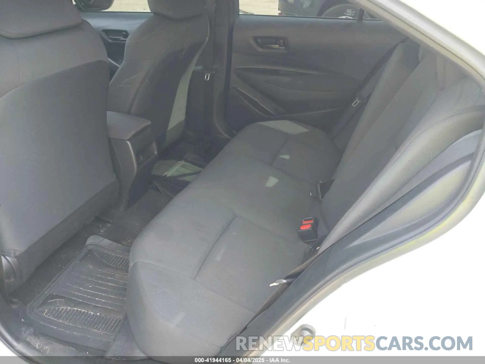 8 Photograph of a damaged car 5YFEPMAE7NP275963 TOYOTA COROLLA 2022