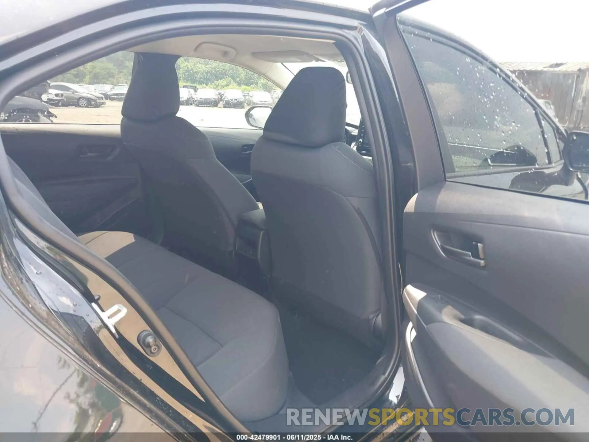 8 Photograph of a damaged car 5YFEPMAE7NP278815 TOYOTA COROLLA 2022
