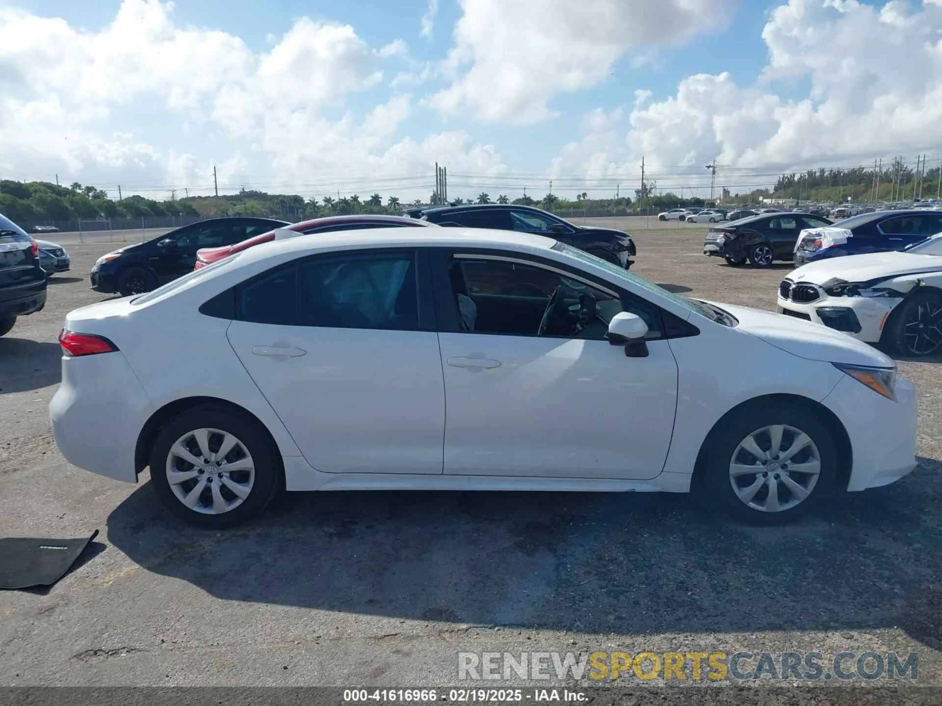 13 Photograph of a damaged car 5YFEPMAE7NP284551 TOYOTA COROLLA 2022