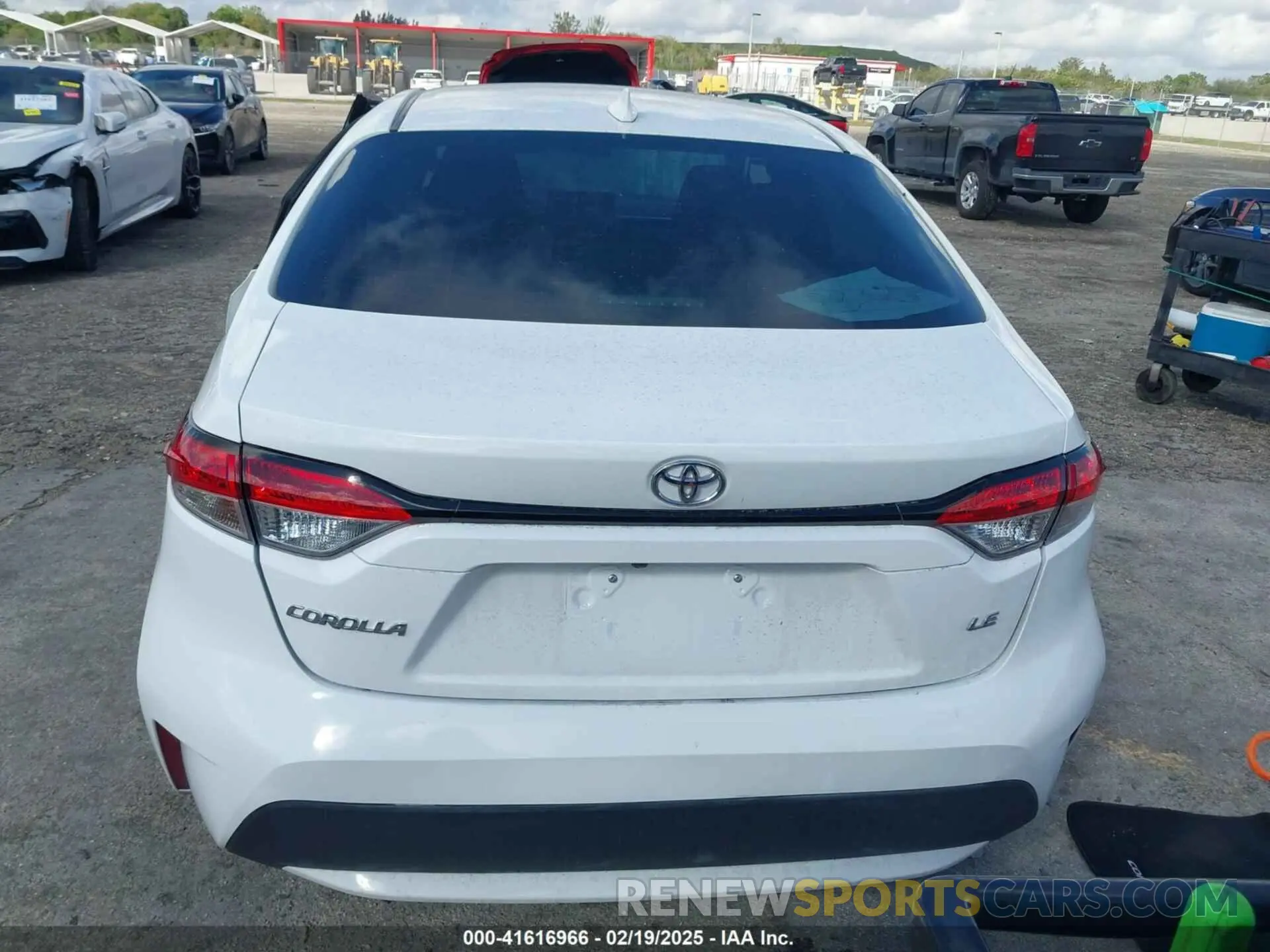 16 Photograph of a damaged car 5YFEPMAE7NP284551 TOYOTA COROLLA 2022