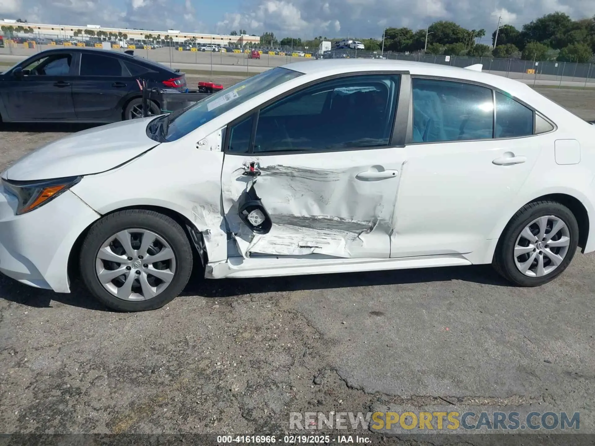 6 Photograph of a damaged car 5YFEPMAE7NP284551 TOYOTA COROLLA 2022