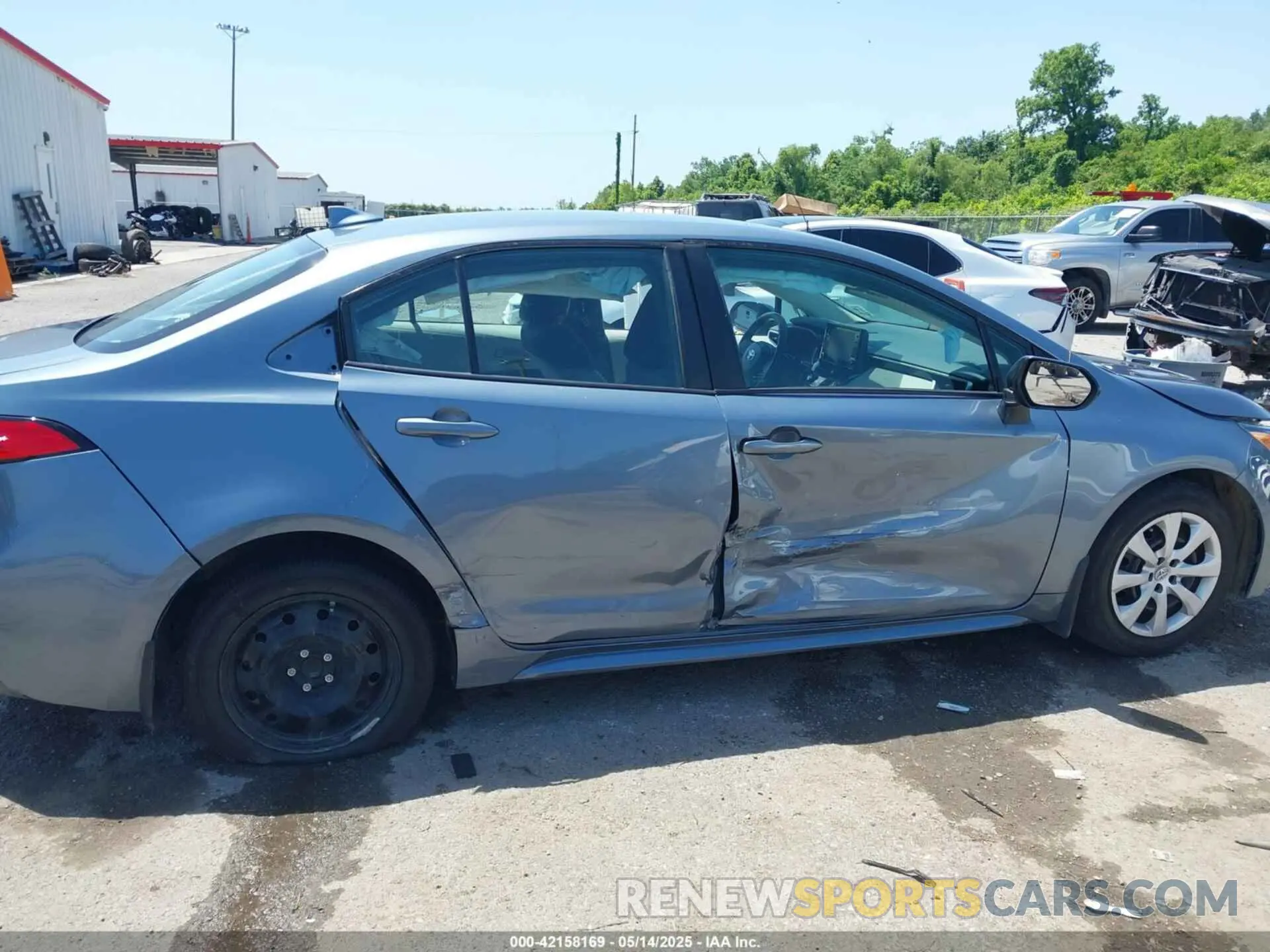 13 Photograph of a damaged car 5YFEPMAE7NP298207 TOYOTA COROLLA 2022