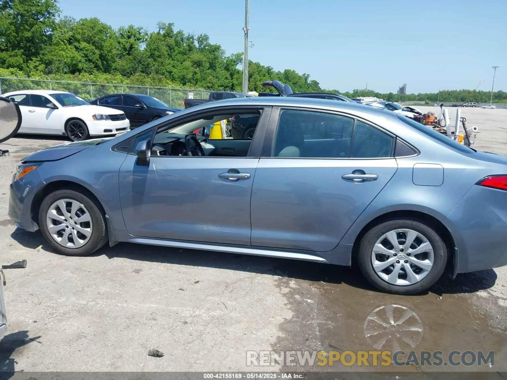 14 Photograph of a damaged car 5YFEPMAE7NP298207 TOYOTA COROLLA 2022