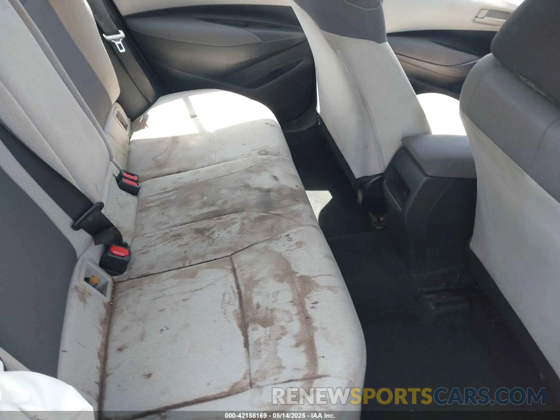 8 Photograph of a damaged car 5YFEPMAE7NP298207 TOYOTA COROLLA 2022