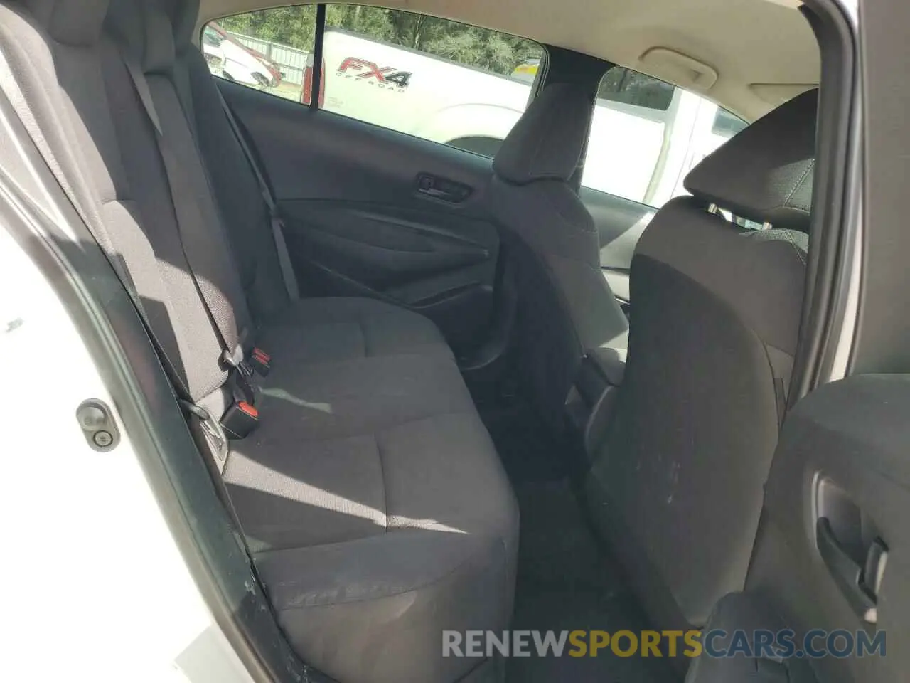 10 Photograph of a damaged car 5YFEPMAE7NP298577 TOYOTA COROLLA 2022
