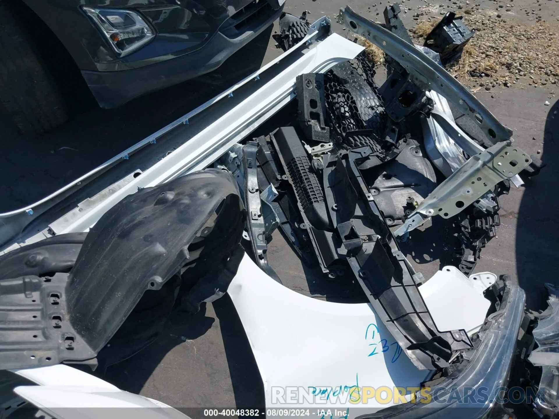 19 Photograph of a damaged car 5YFEPMAE7NP298823 TOYOTA COROLLA 2022