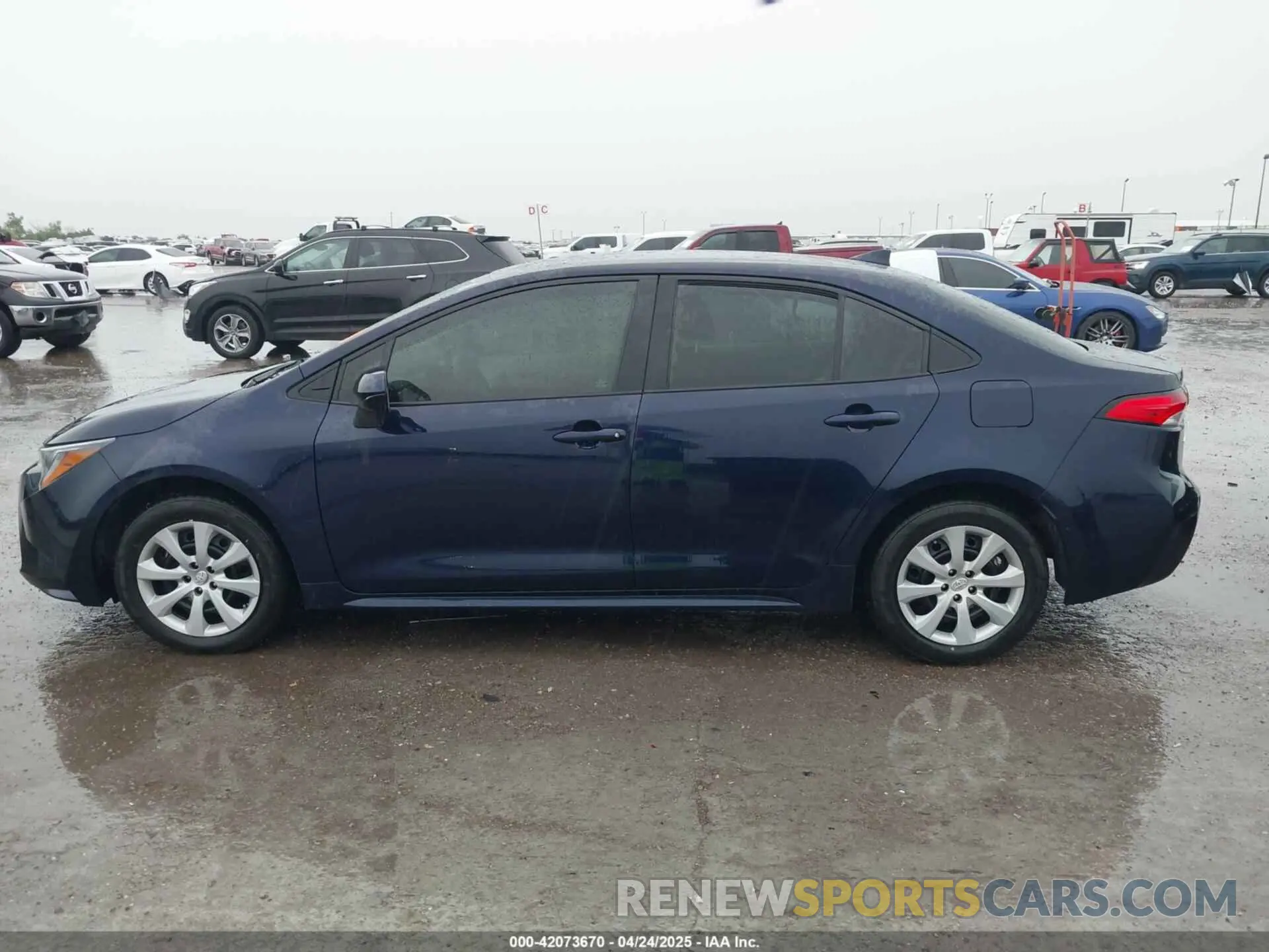 14 Photograph of a damaged car 5YFEPMAE7NP305866 TOYOTA COROLLA 2022