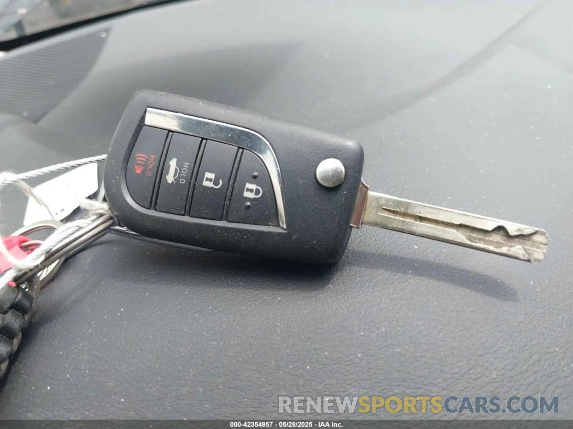 11 Photograph of a damaged car 5YFEPMAE7NP310856 TOYOTA COROLLA 2022