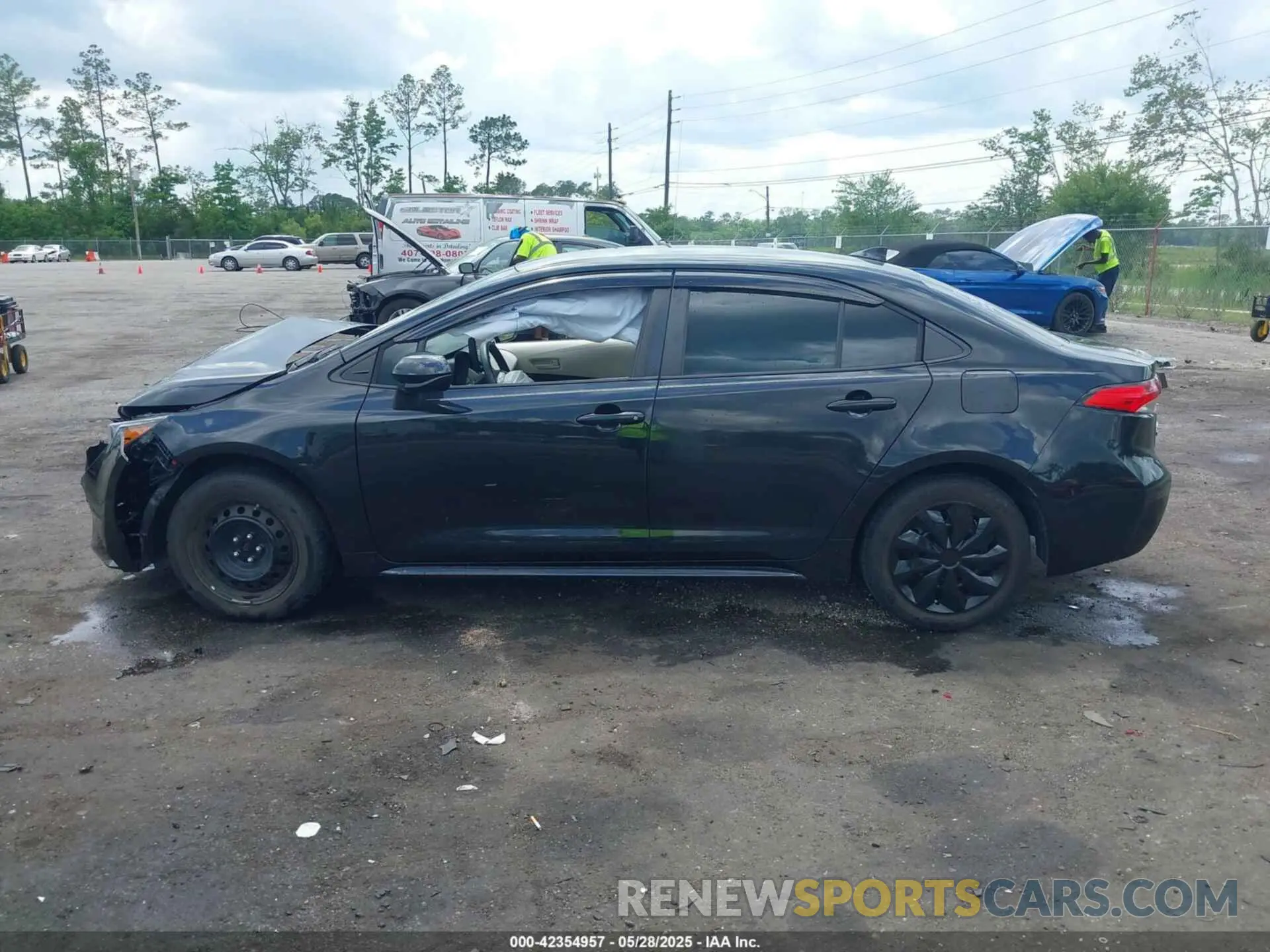 14 Photograph of a damaged car 5YFEPMAE7NP310856 TOYOTA COROLLA 2022