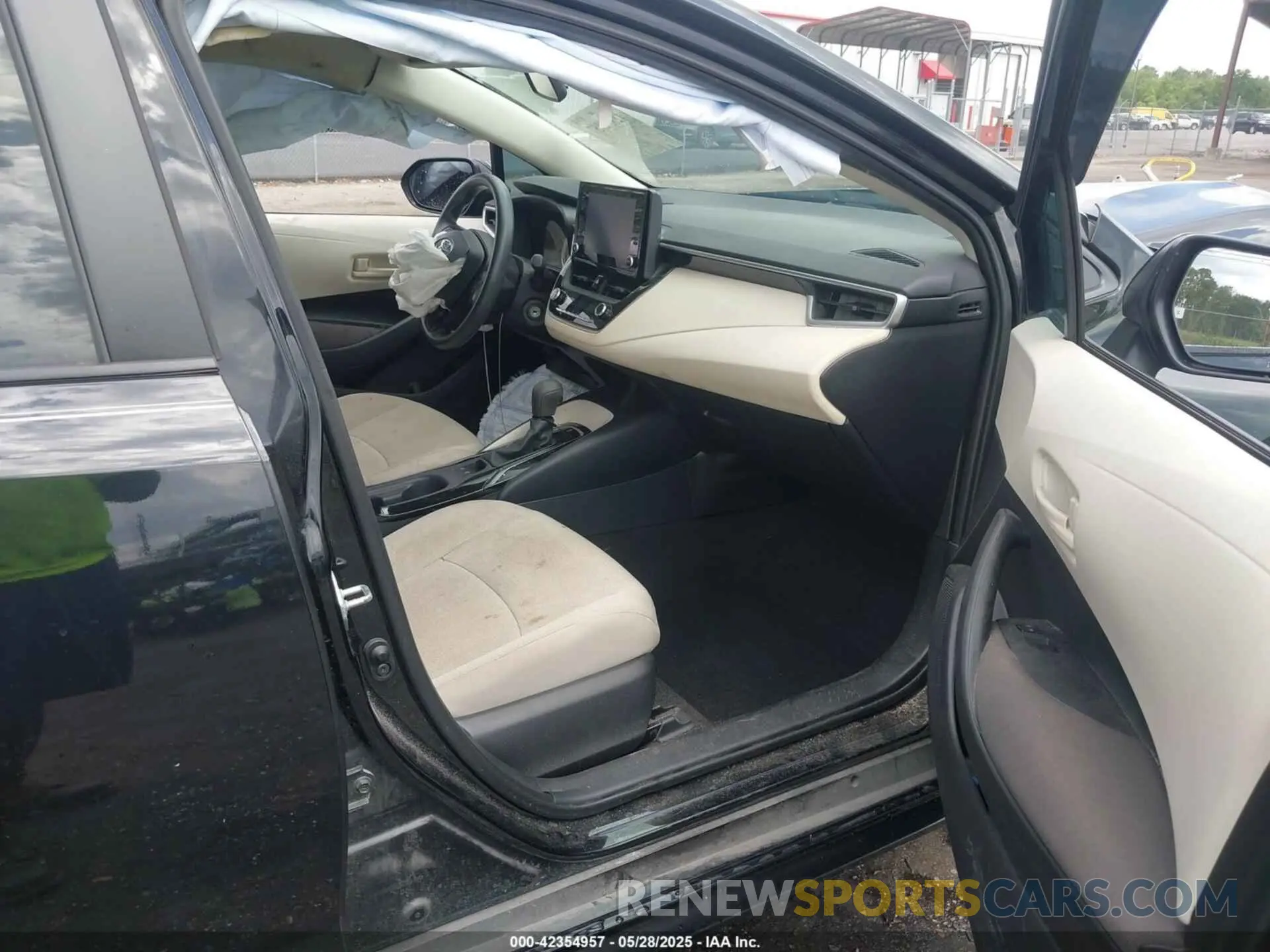 5 Photograph of a damaged car 5YFEPMAE7NP310856 TOYOTA COROLLA 2022