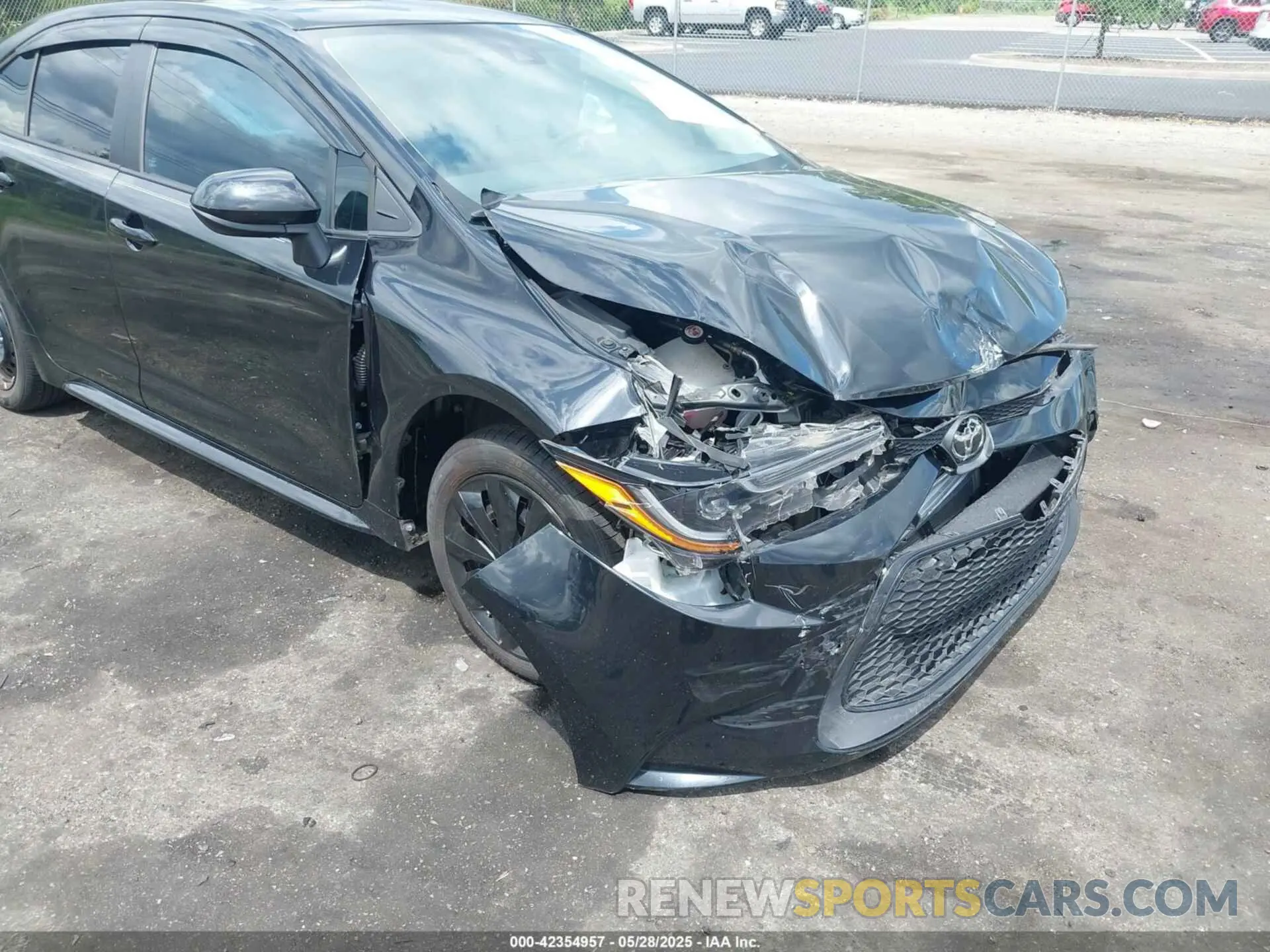 6 Photograph of a damaged car 5YFEPMAE7NP310856 TOYOTA COROLLA 2022