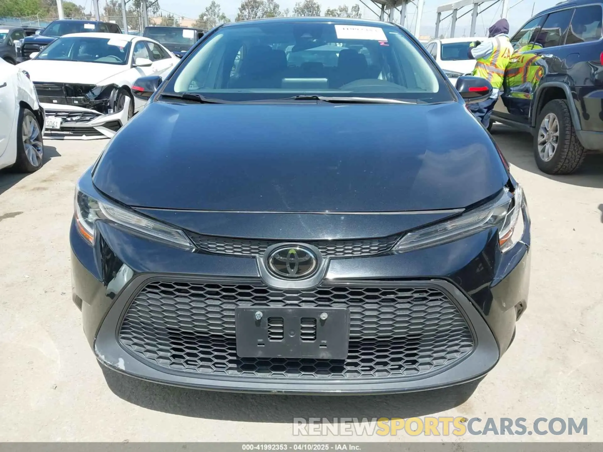 12 Photograph of a damaged car 5YFEPMAE7NP331853 TOYOTA COROLLA 2022
