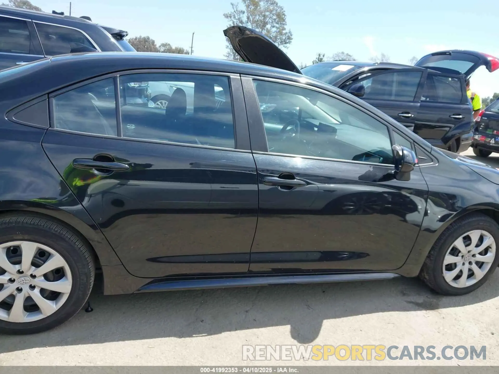 13 Photograph of a damaged car 5YFEPMAE7NP331853 TOYOTA COROLLA 2022