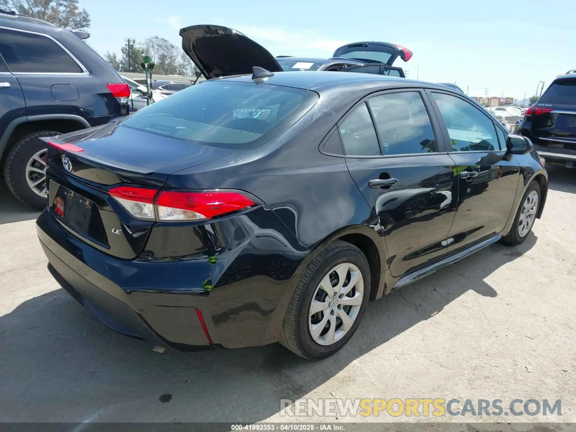 4 Photograph of a damaged car 5YFEPMAE7NP331853 TOYOTA COROLLA 2022