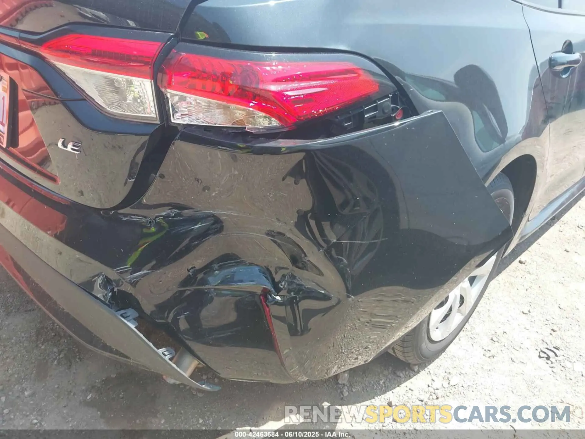12 Photograph of a damaged car 5YFEPMAE7NP336079 TOYOTA COROLLA 2022