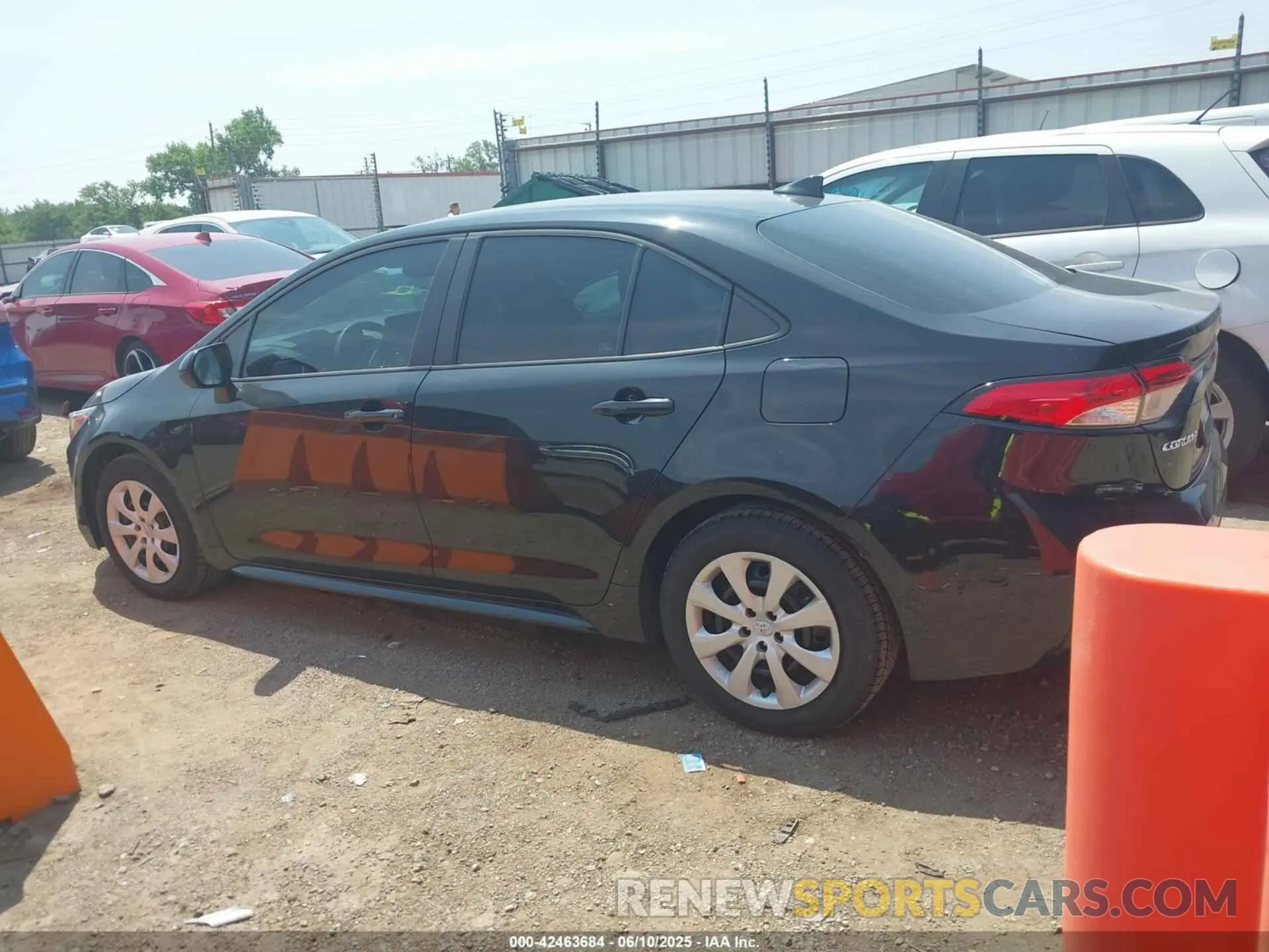 15 Photograph of a damaged car 5YFEPMAE7NP336079 TOYOTA COROLLA 2022