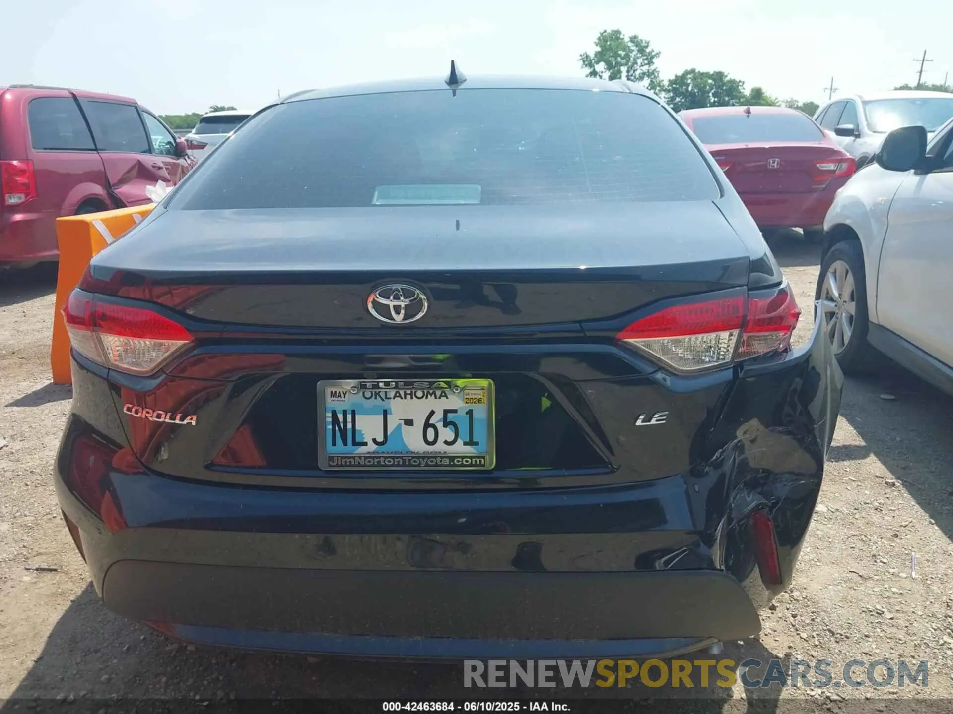 17 Photograph of a damaged car 5YFEPMAE7NP336079 TOYOTA COROLLA 2022