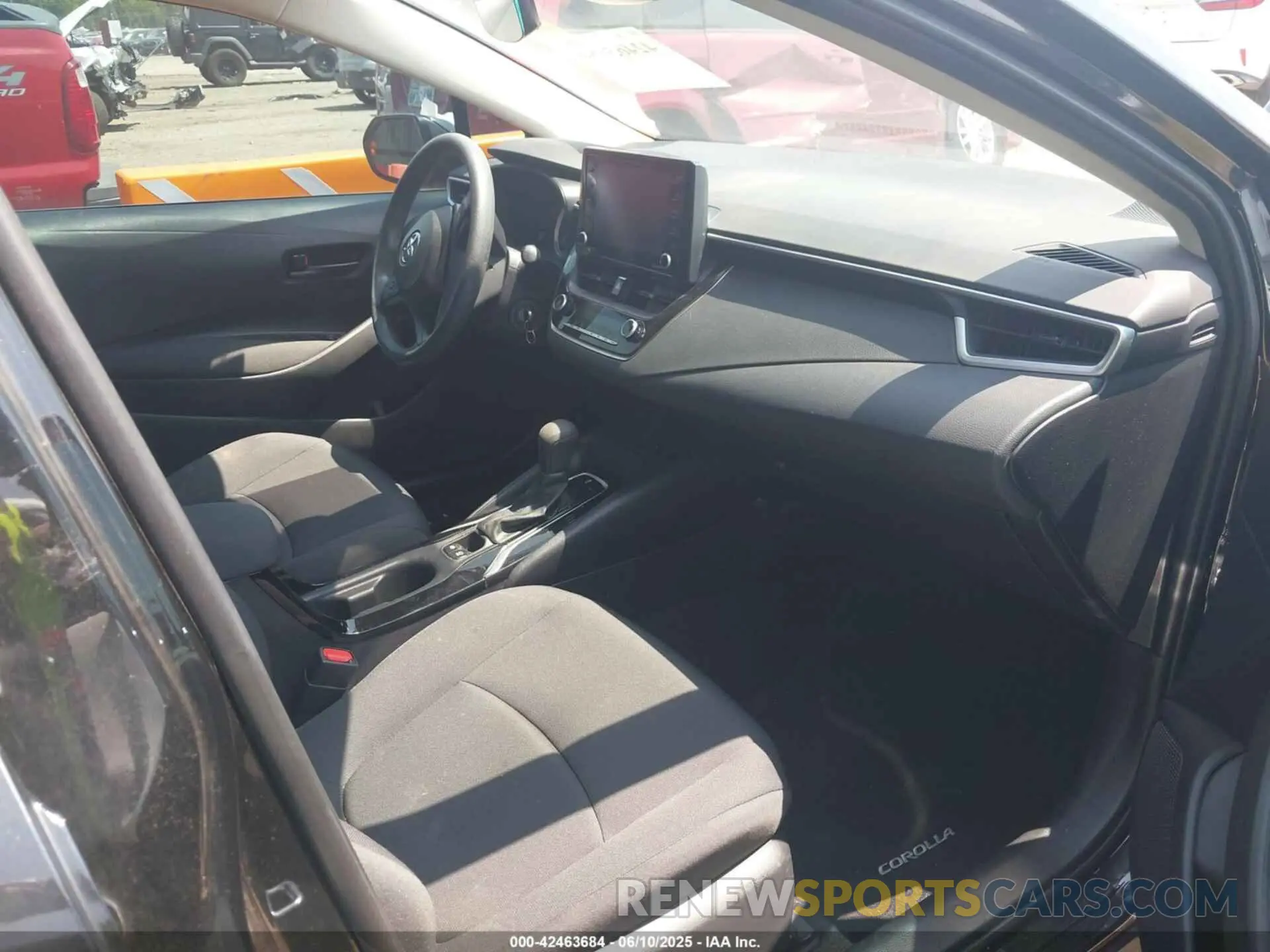 5 Photograph of a damaged car 5YFEPMAE7NP336079 TOYOTA COROLLA 2022