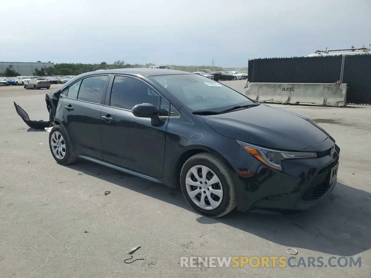 4 Photograph of a damaged car 5YFEPMAE7NP338916 TOYOTA COROLLA 2022