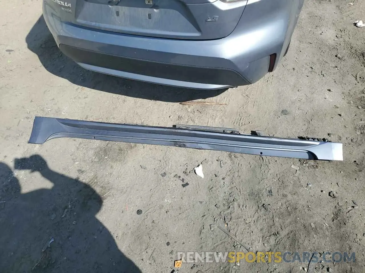 12 Photograph of a damaged car 5YFEPMAE7NP353304 TOYOTA COROLLA 2022