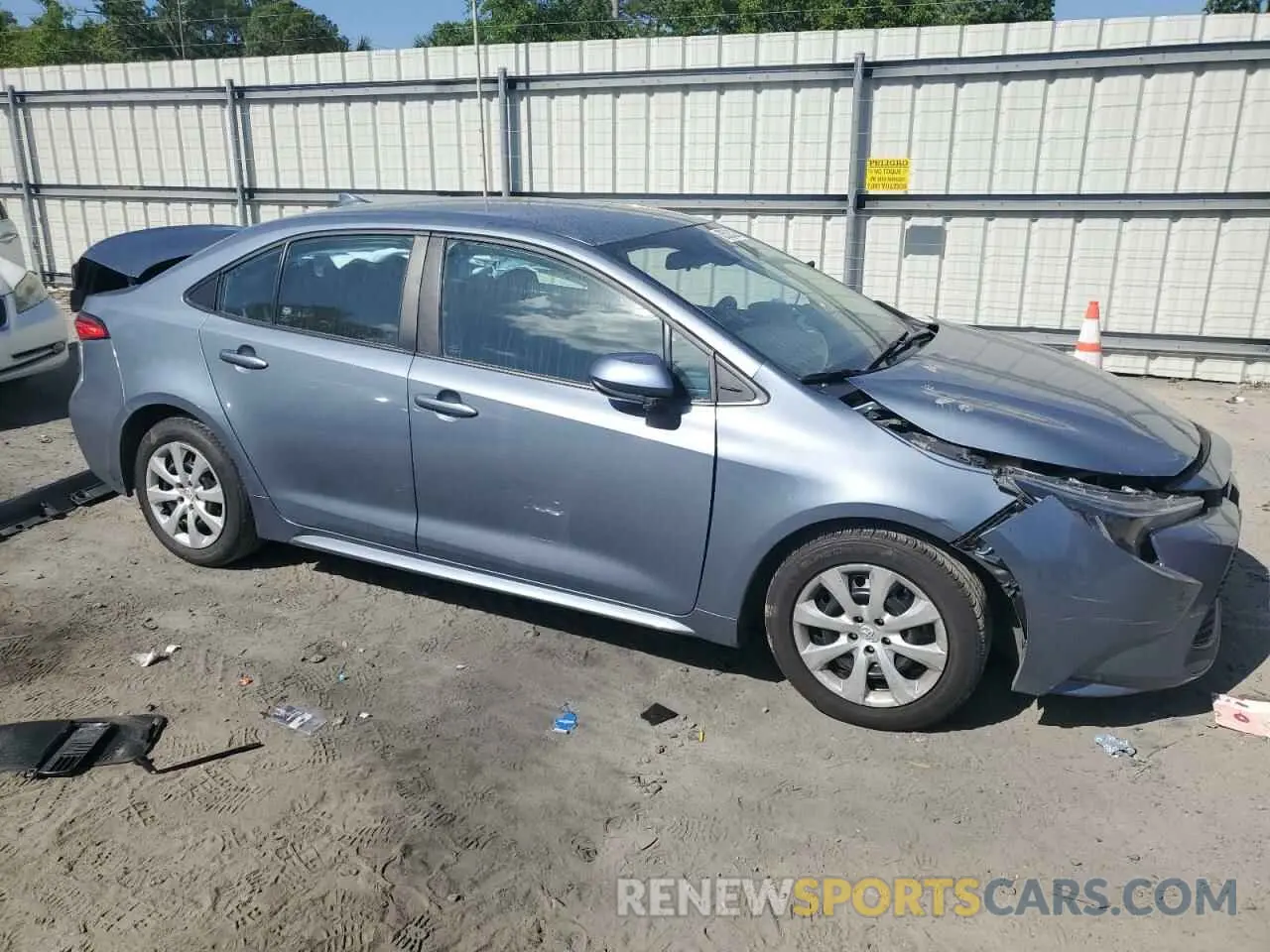 4 Photograph of a damaged car 5YFEPMAE7NP353304 TOYOTA COROLLA 2022