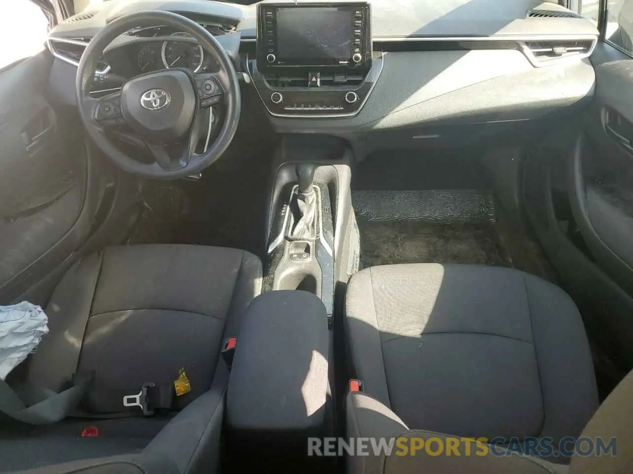 8 Photograph of a damaged car 5YFEPMAE7NP353304 TOYOTA COROLLA 2022