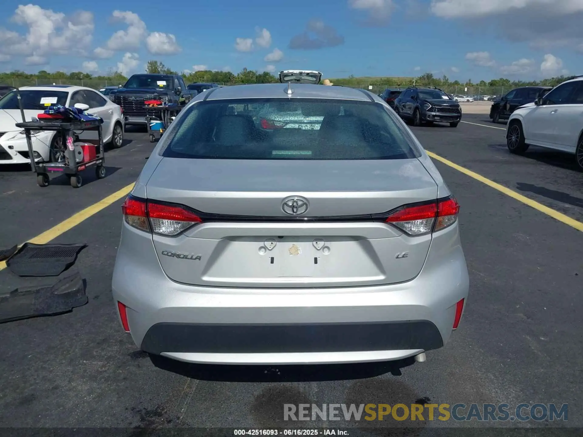 16 Photograph of a damaged car 5YFEPMAE7NP359748 TOYOTA COROLLA 2022