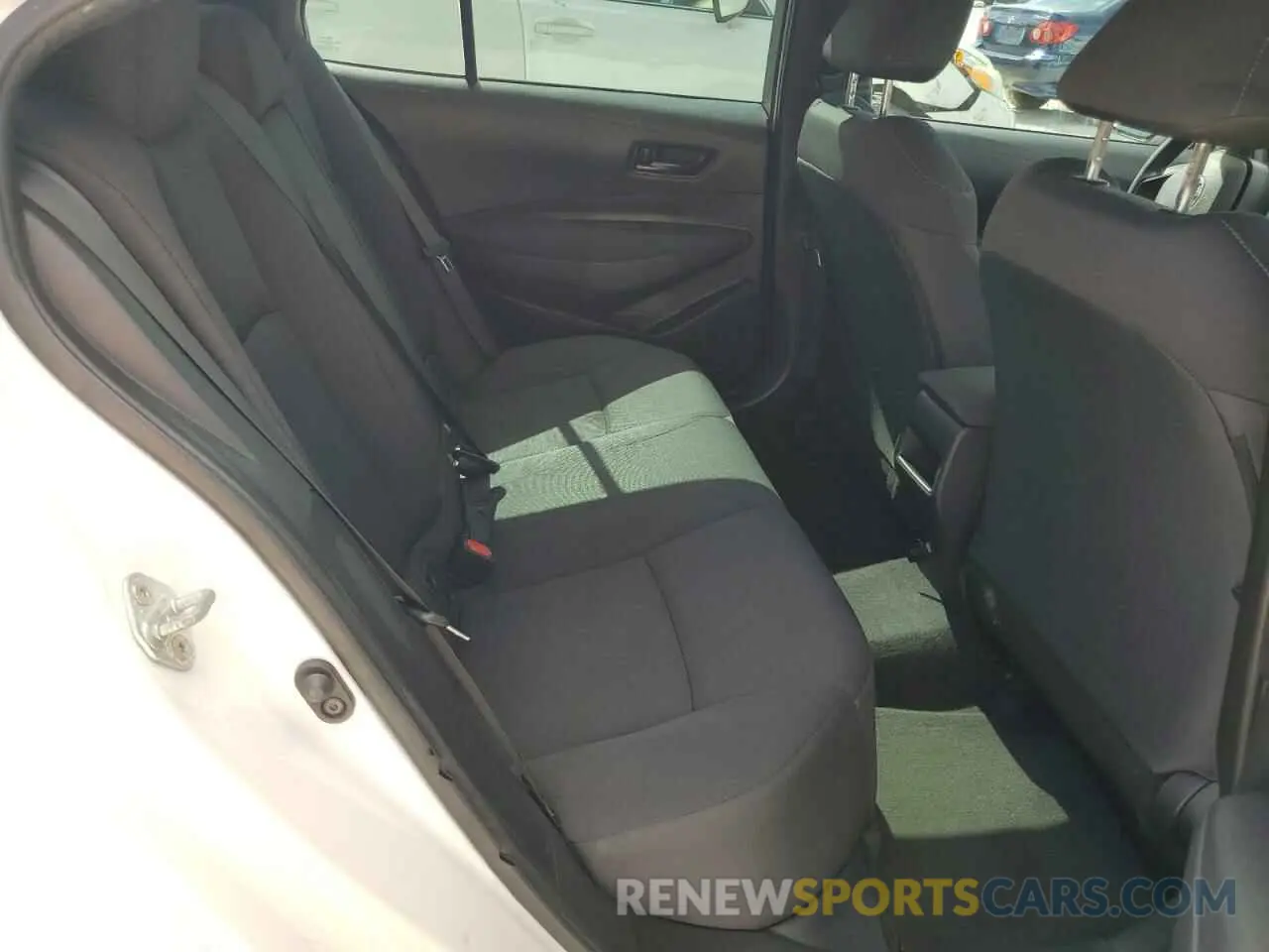 10 Photograph of a damaged car 5YFEPMAE7NP364870 TOYOTA COROLLA 2022